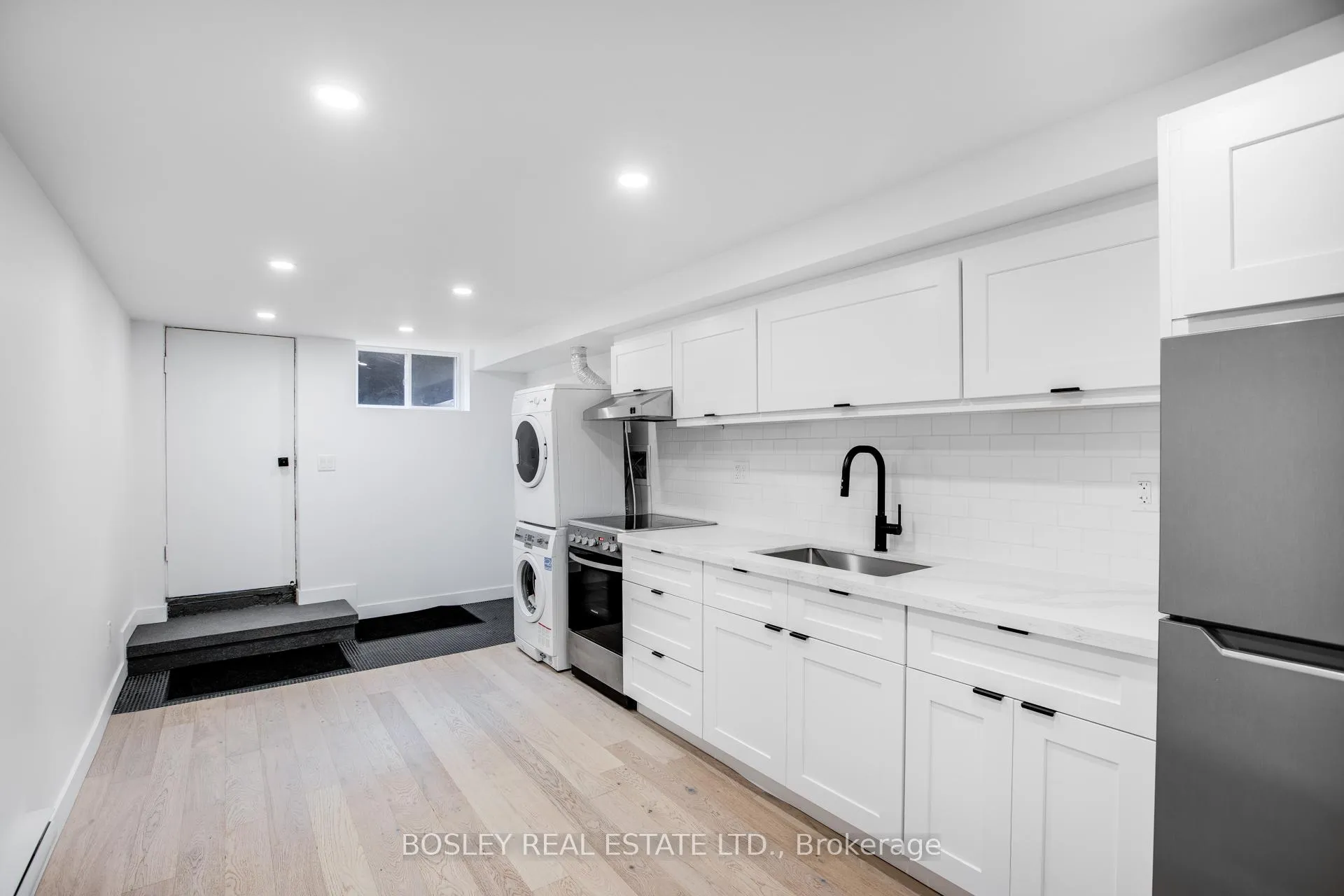 Photo 25 of 1918 Gerrard Street E, Toronto, Woodbine Corridor — HOMEH