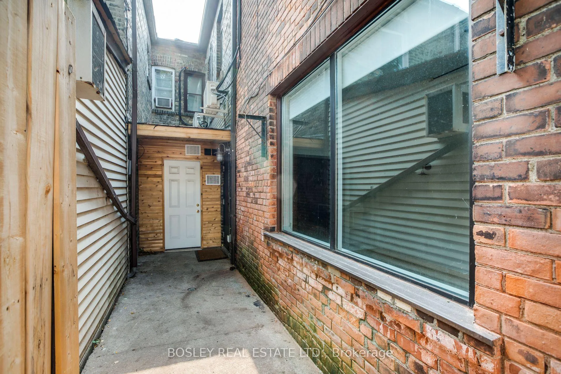 Photo 27 of 1918 Gerrard Street E, Toronto, Woodbine Corridor — HOMEH