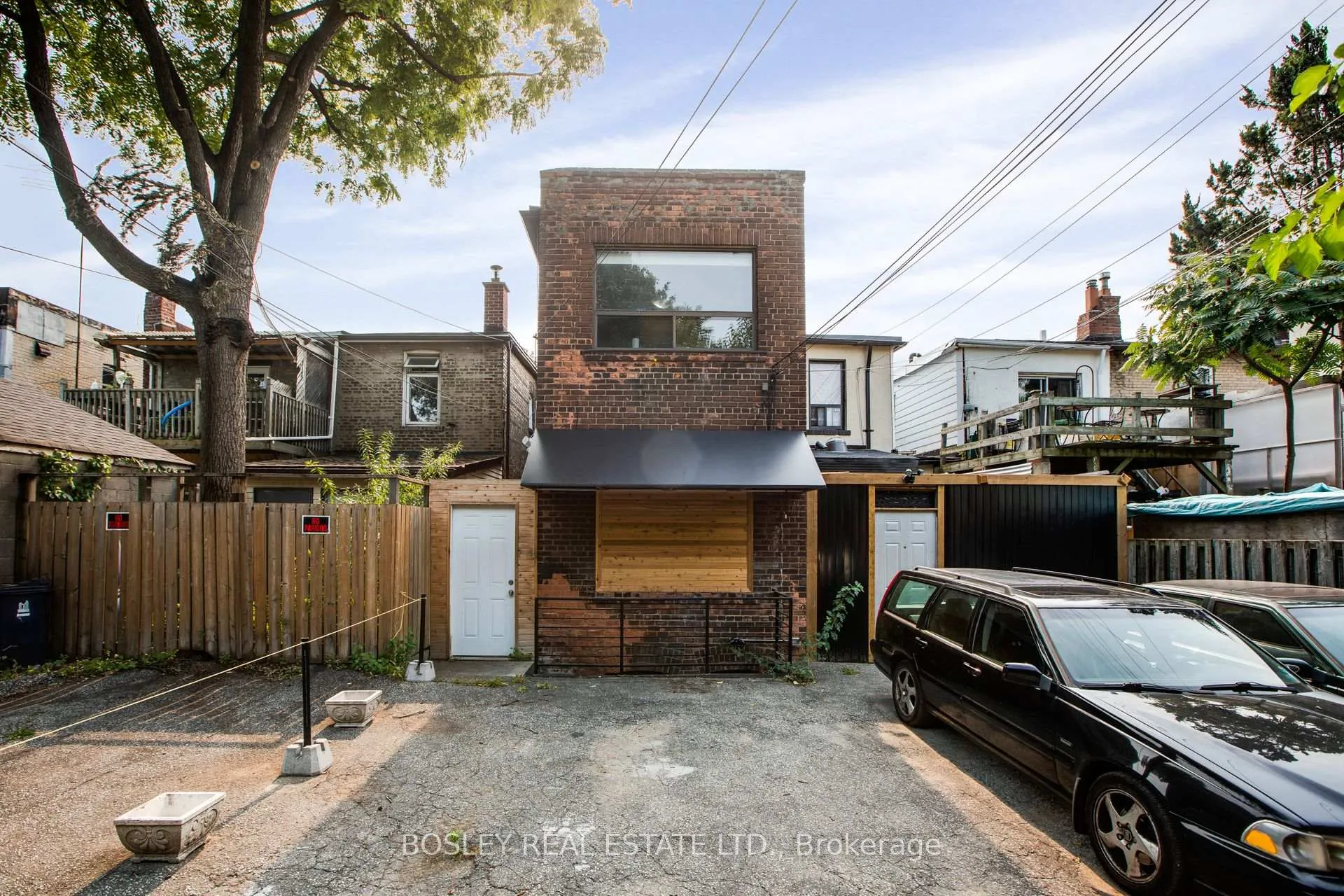Photo 29 of 1918 Gerrard Street E, Toronto, Woodbine Corridor — HOMEH