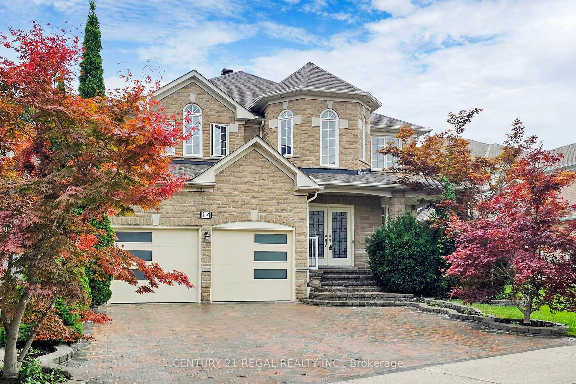 Photo 2 of 14 Fawnbrook Circle, Markham, Markville — HOMEH