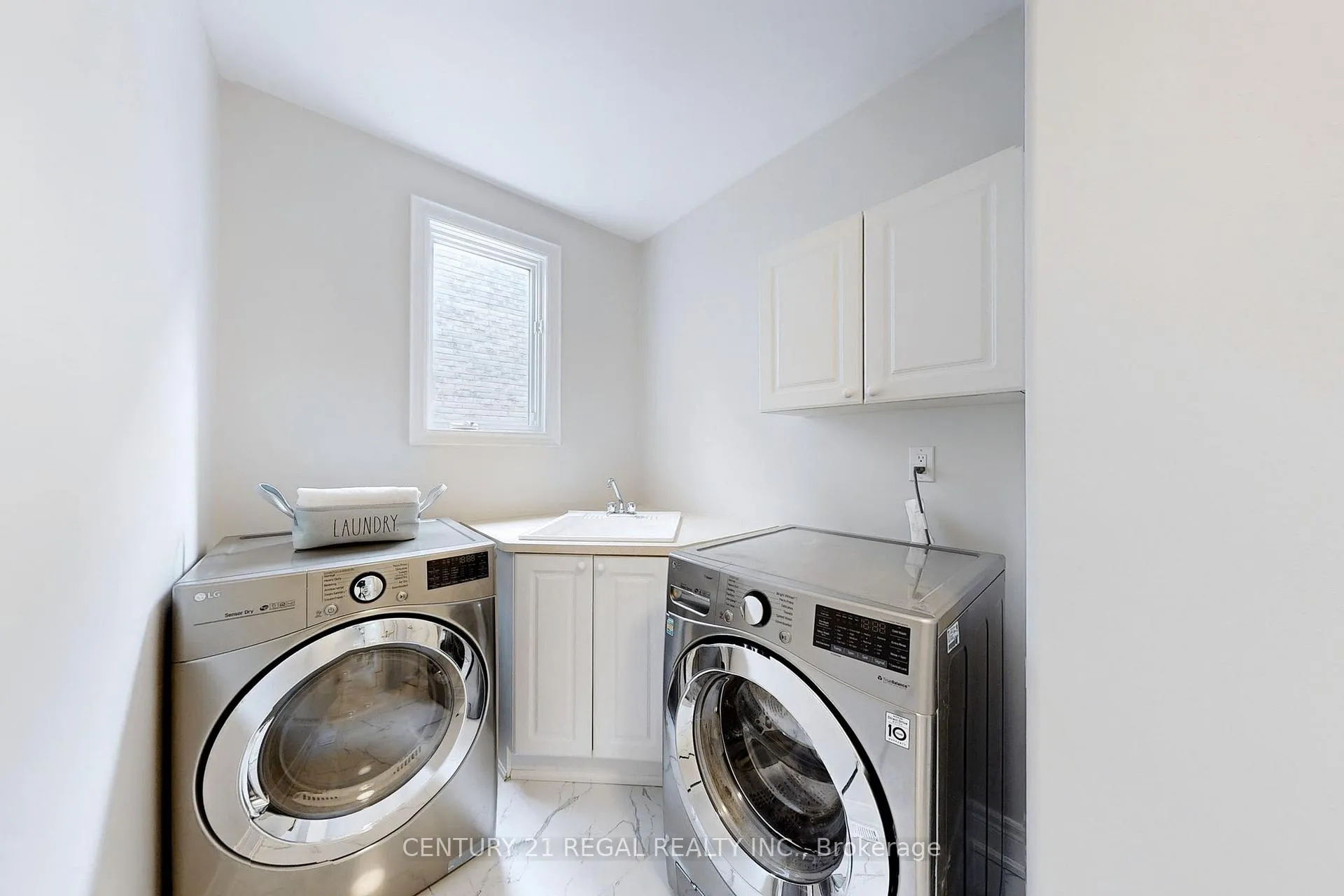 Photo 17 of 14 Fawnbrook Circle, Markham, Markville — HOMEH