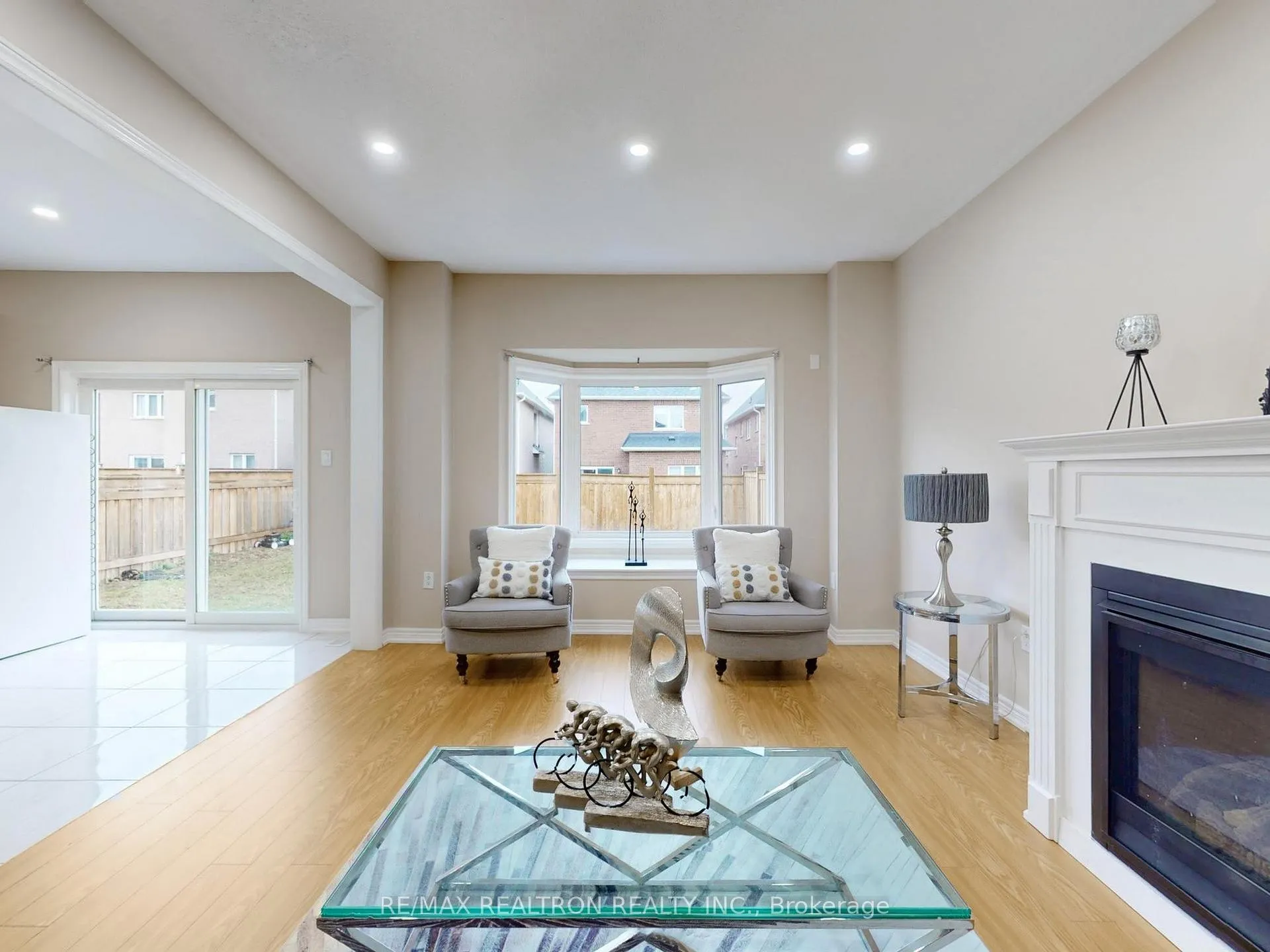 Photo 11 of 1801 Douglas Langtree Drive, Oshawa, Taunton — HOMEH