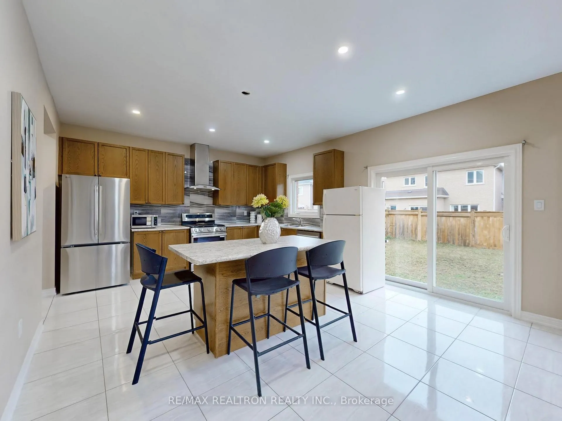 Photo 13 of 1801 Douglas Langtree Drive, Oshawa, Taunton — HOMEH