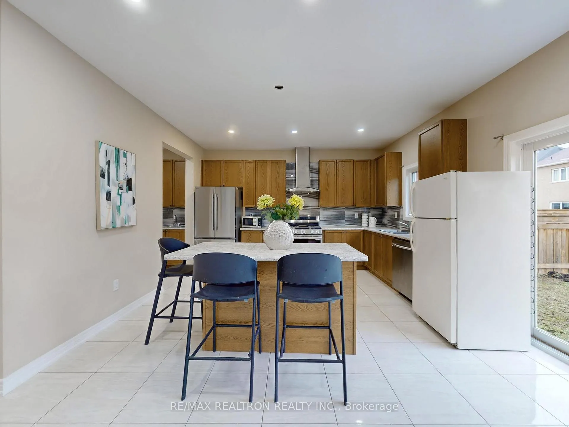 Photo 14 of 1801 Douglas Langtree Drive, Oshawa, Taunton — HOMEH