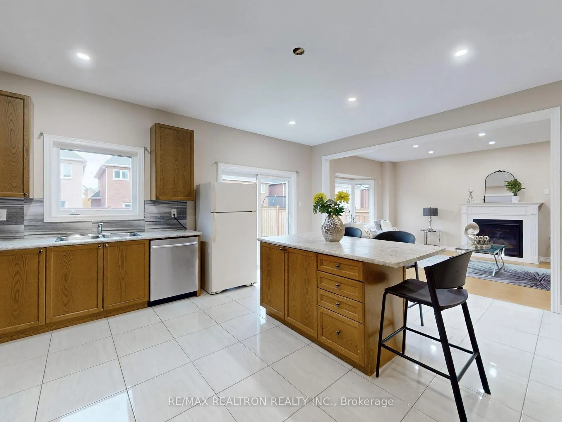 Photo 15 of 1801 Douglas Langtree Drive, Oshawa, Taunton — HOMEH