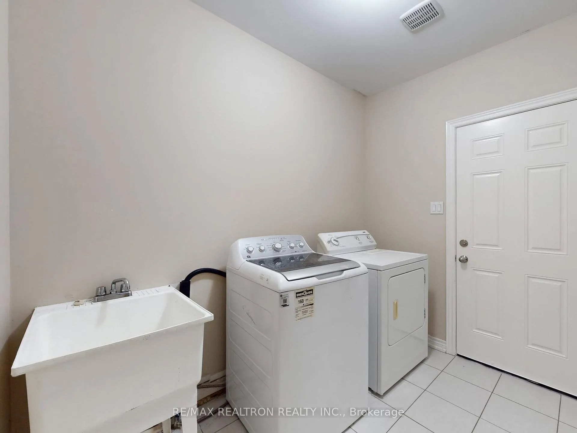 Photo 20 of 1801 Douglas Langtree Drive, Oshawa, Taunton — HOMEH