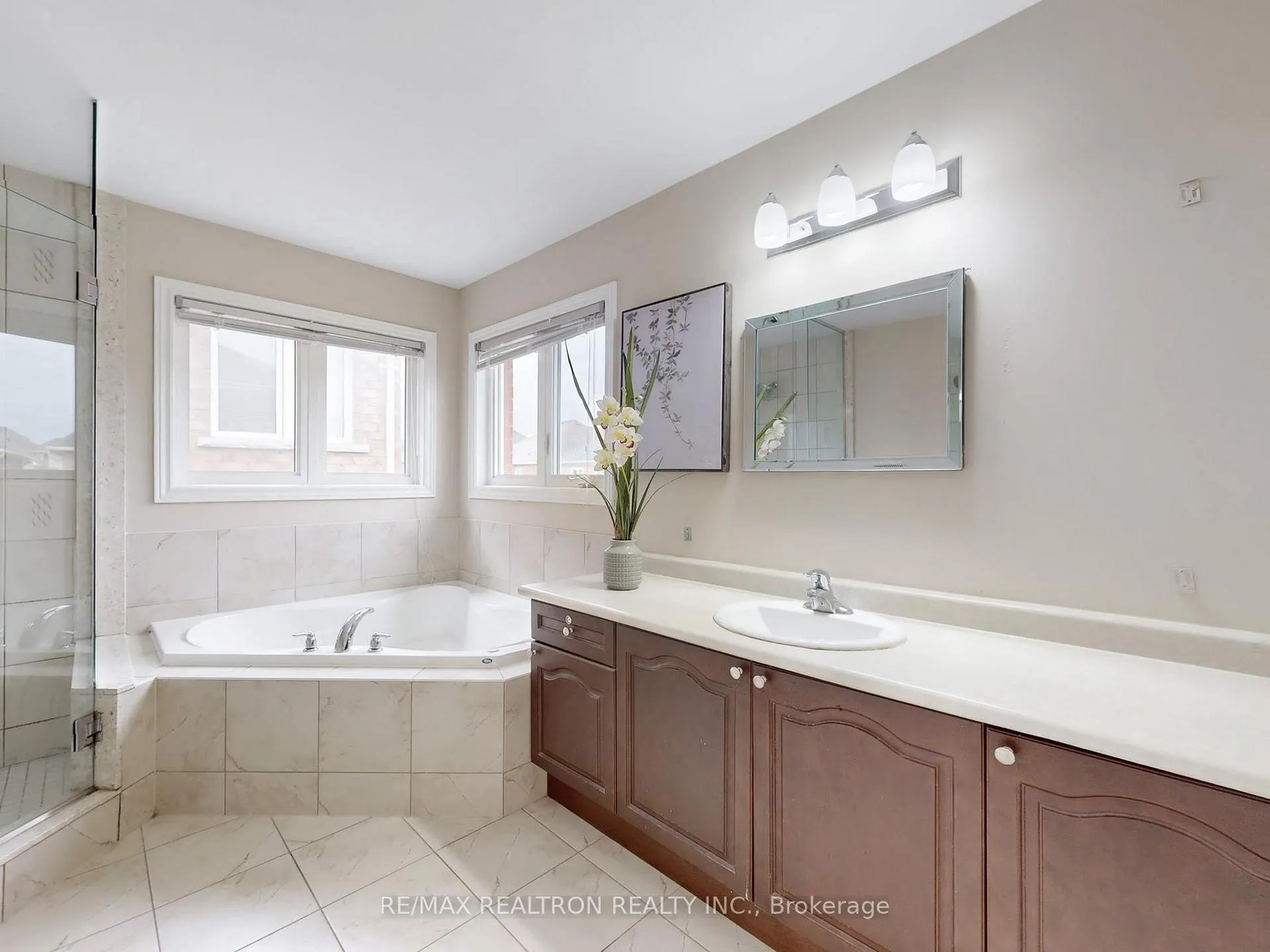 Photo 27 of 1801 Douglas Langtree Drive, Oshawa, Taunton — HOMEH