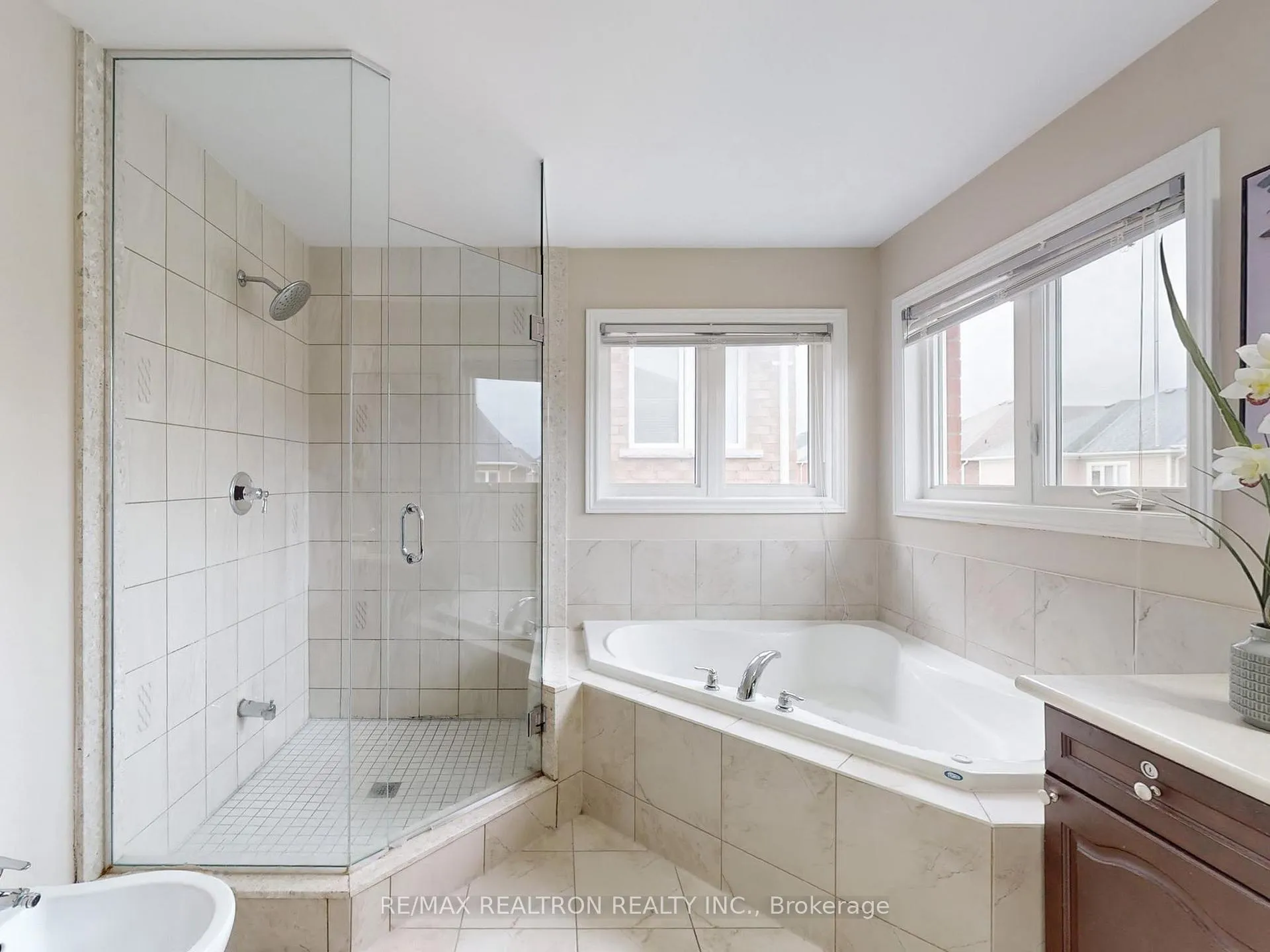 Photo 28 of 1801 Douglas Langtree Drive, Oshawa, Taunton — HOMEH