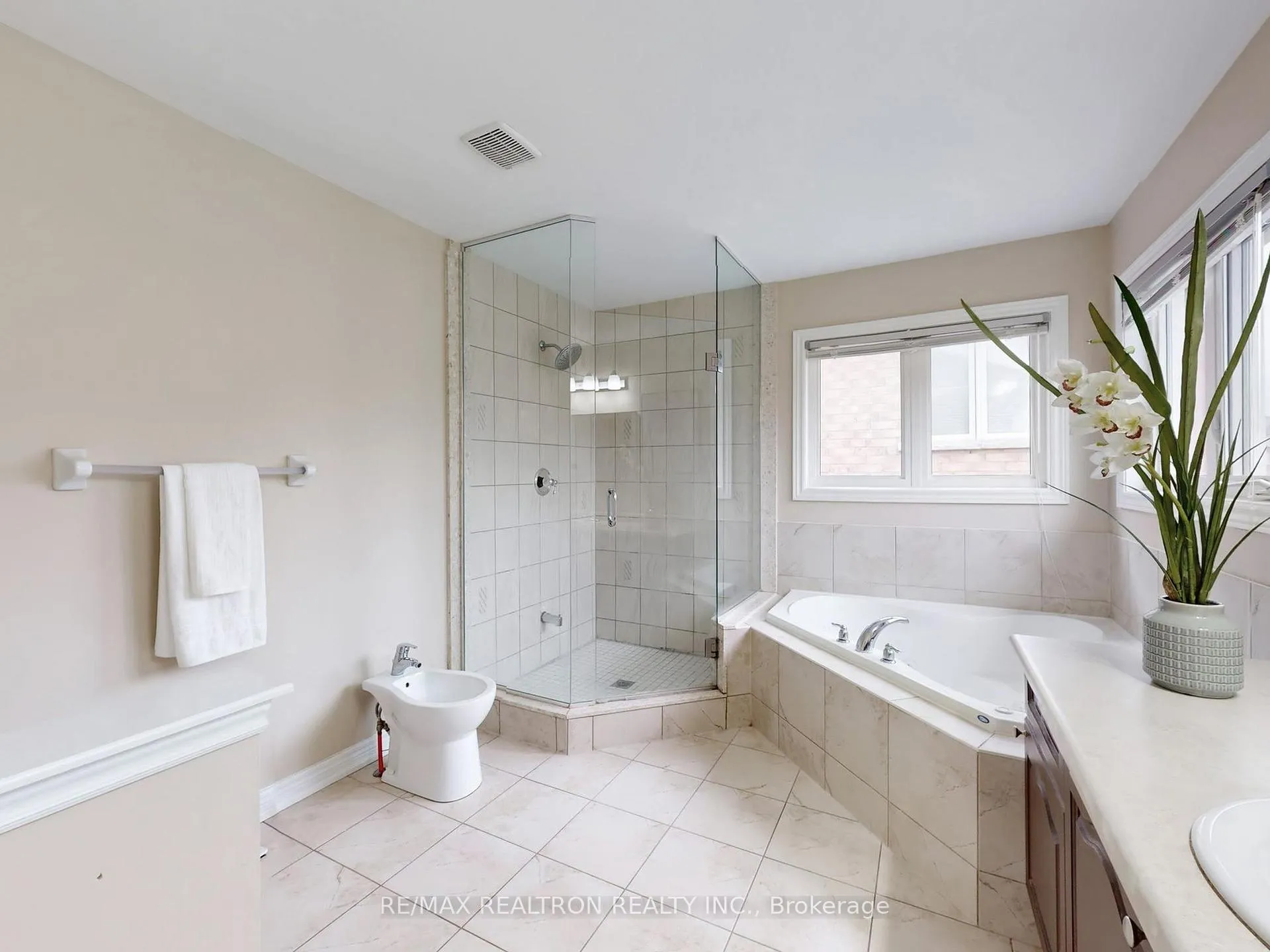 Photo 29 of 1801 Douglas Langtree Drive, Oshawa, Taunton — HOMEH