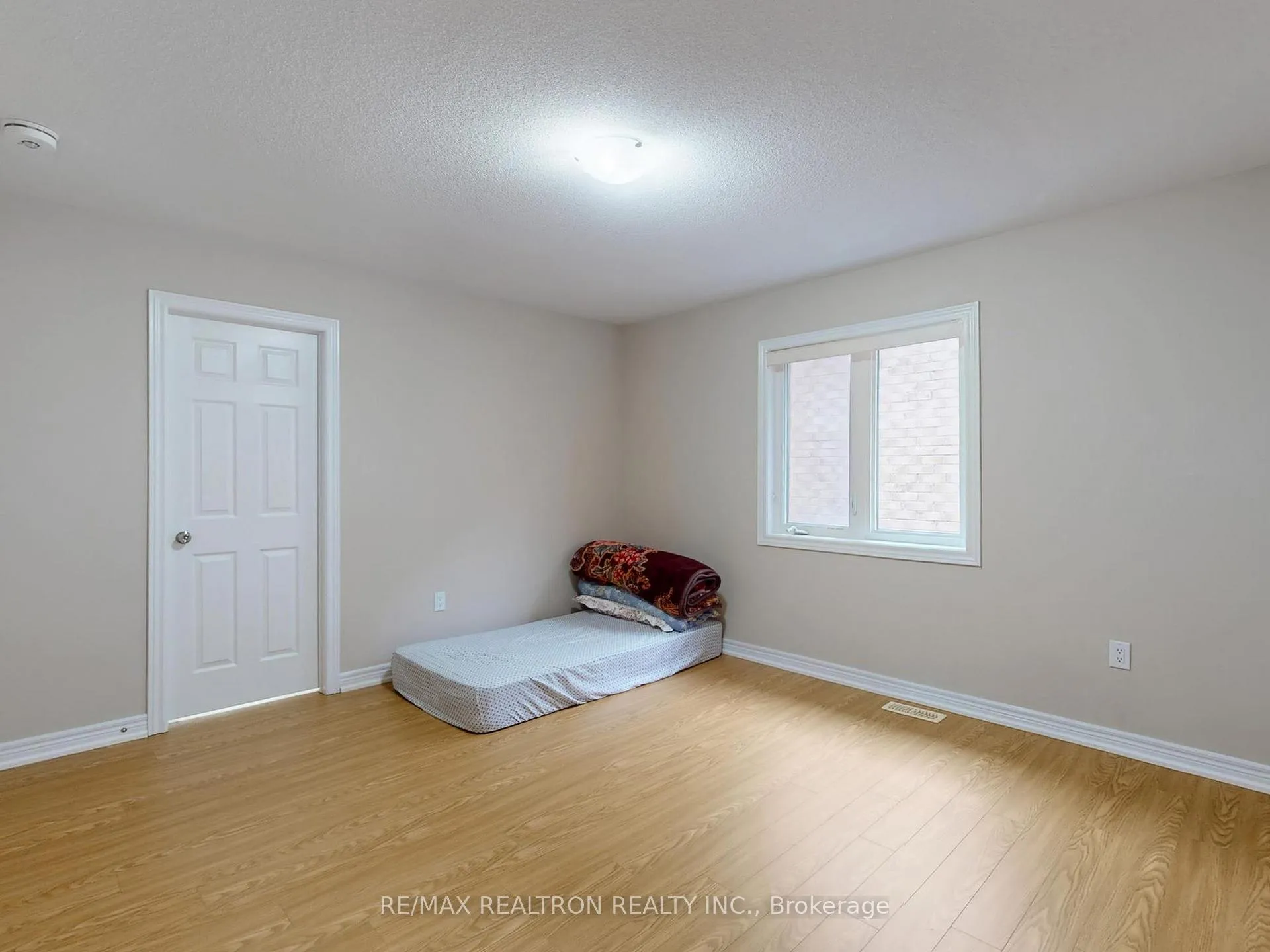 Photo 32 of 1801 Douglas Langtree Drive, Oshawa, Taunton — HOMEH