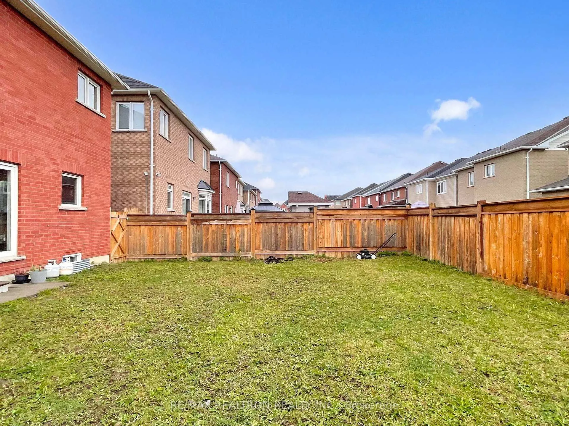 Photo 34 of 1801 Douglas Langtree Drive, Oshawa, Taunton — HOMEH