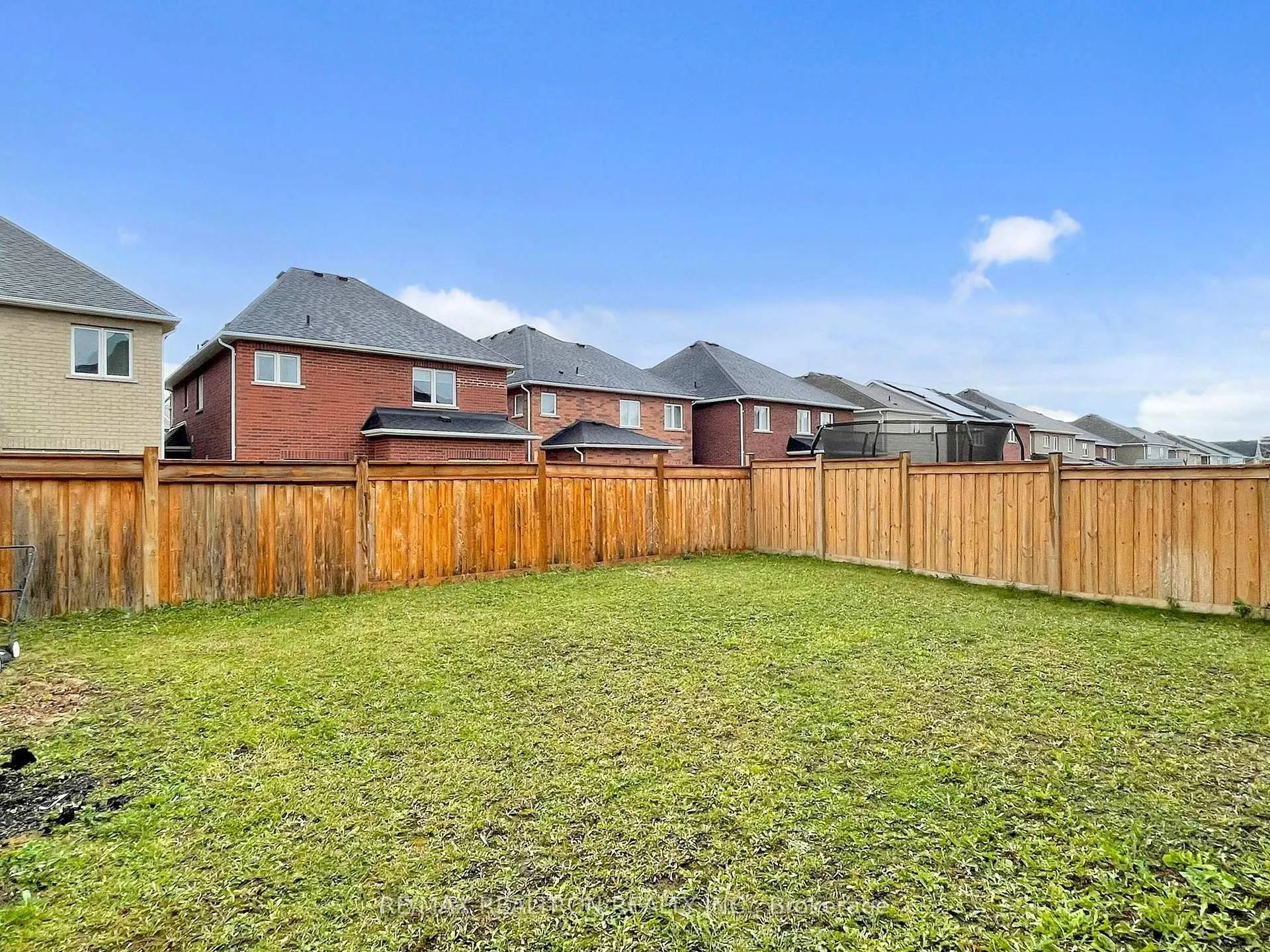 Photo 35 of 1801 Douglas Langtree Drive, Oshawa, Taunton — HOMEH