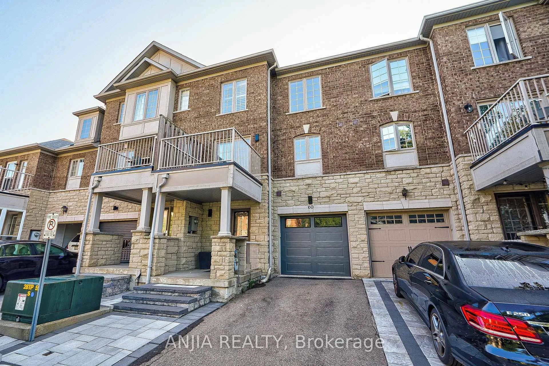 Photo 1 of 60 Thoroughbred Way, Markham, Berczy — HOMEH