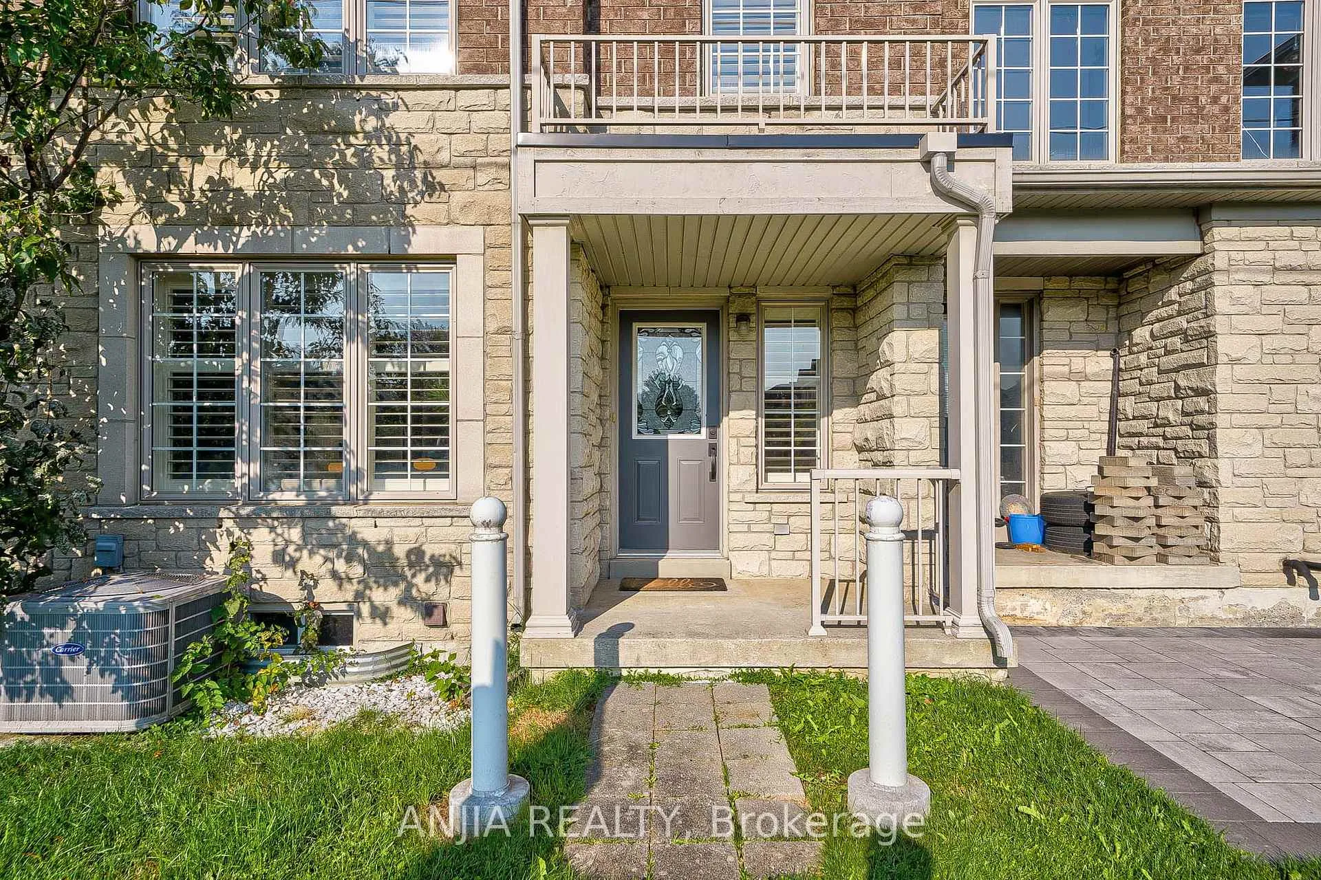 Photo 3 of 60 Thoroughbred Way, Markham, Berczy — HOMEH