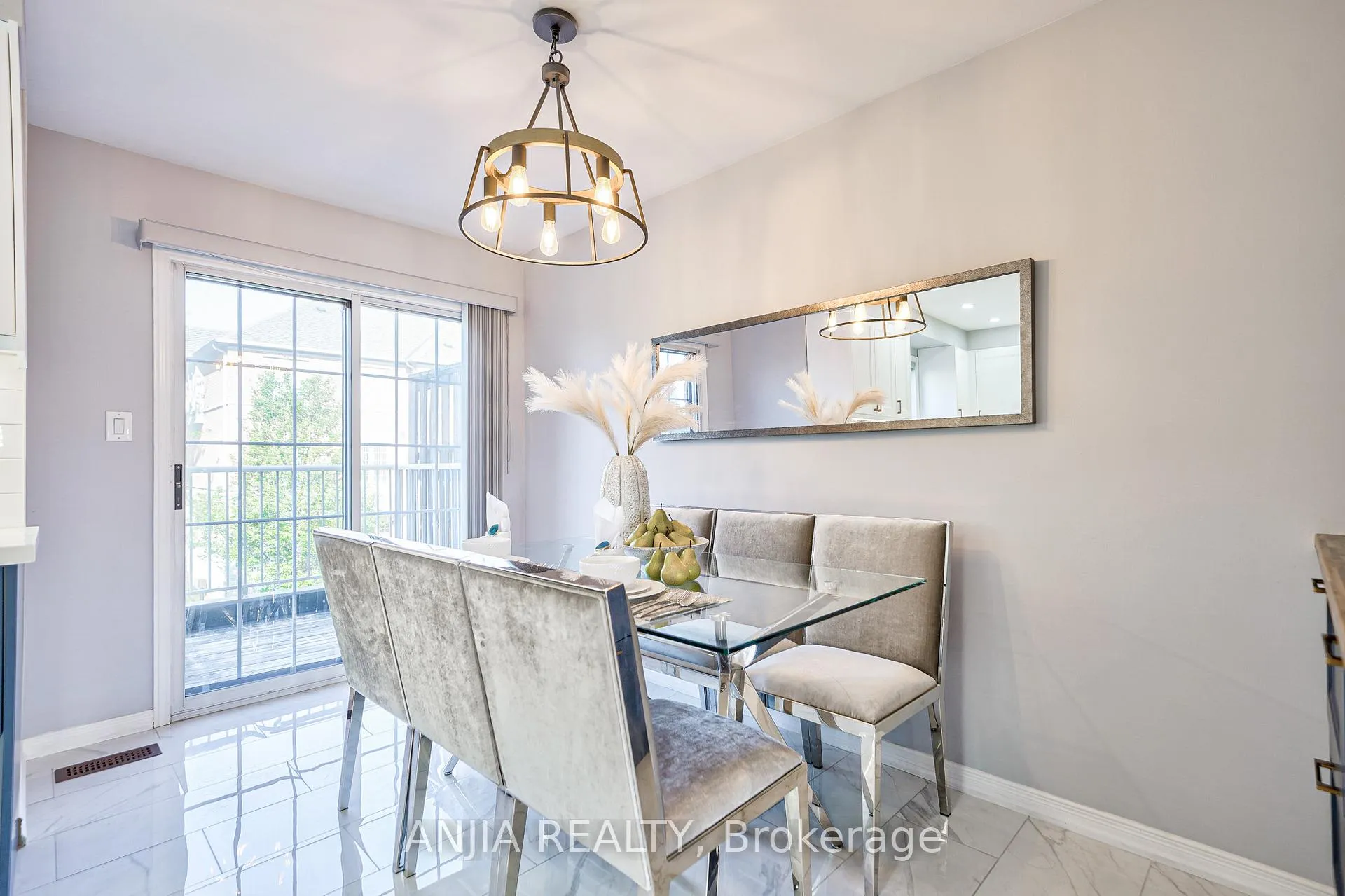 Photo 17 of 60 Thoroughbred Way, Markham, Berczy — HOMEH