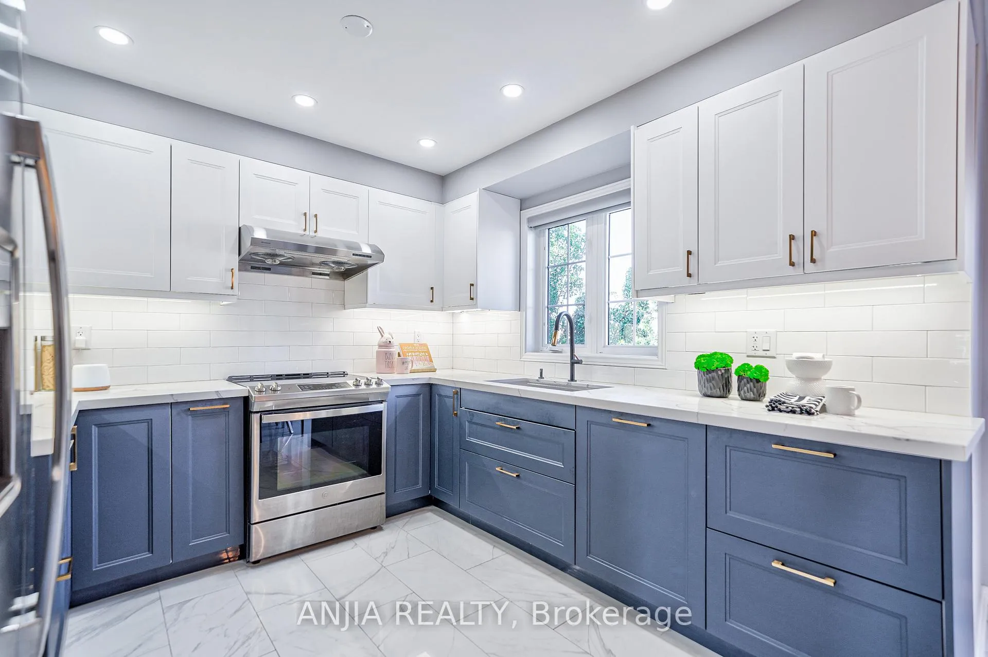 Photo 19 of 60 Thoroughbred Way, Markham, Berczy — HOMEH