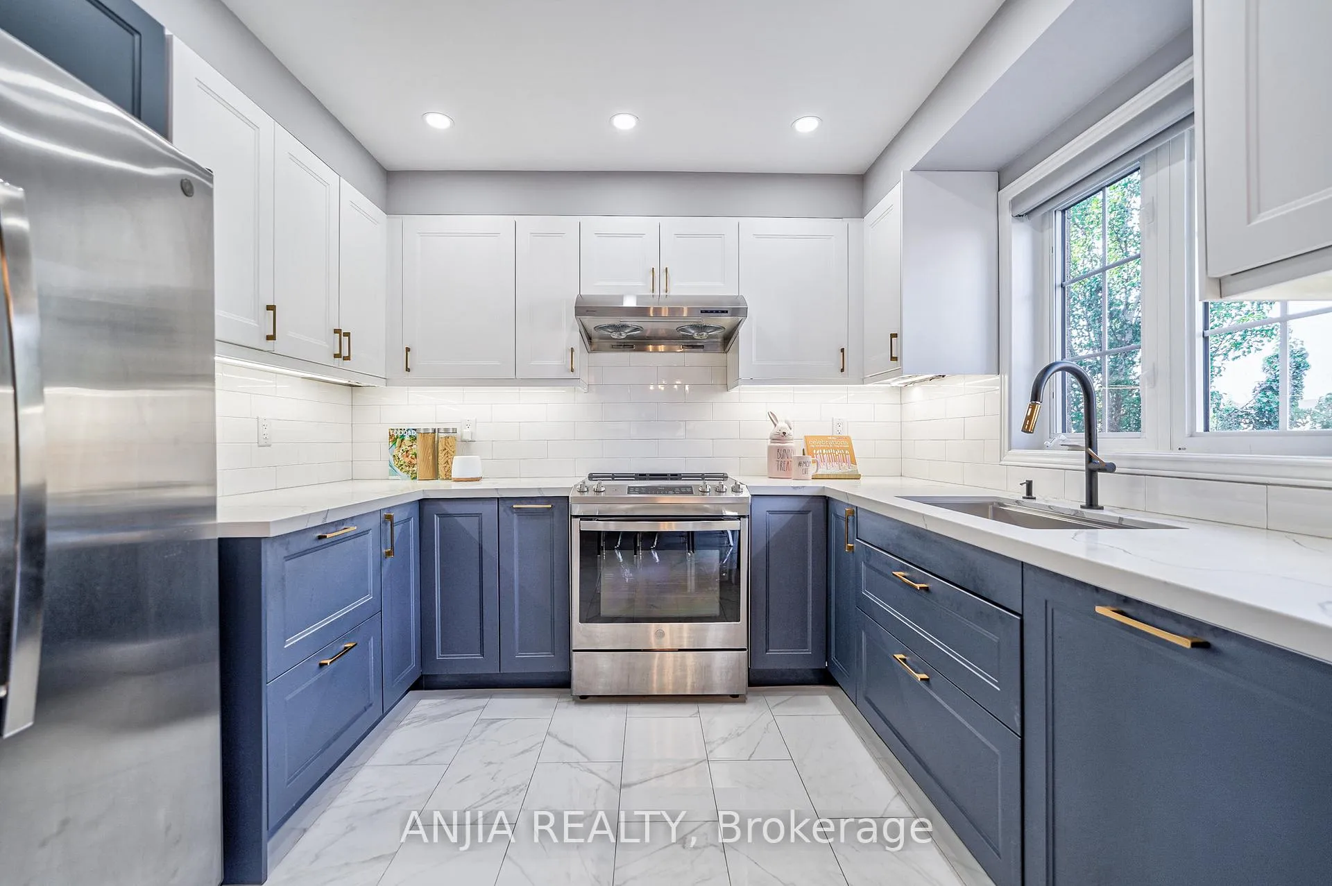 Photo 20 of 60 Thoroughbred Way, Markham, Berczy — HOMEH