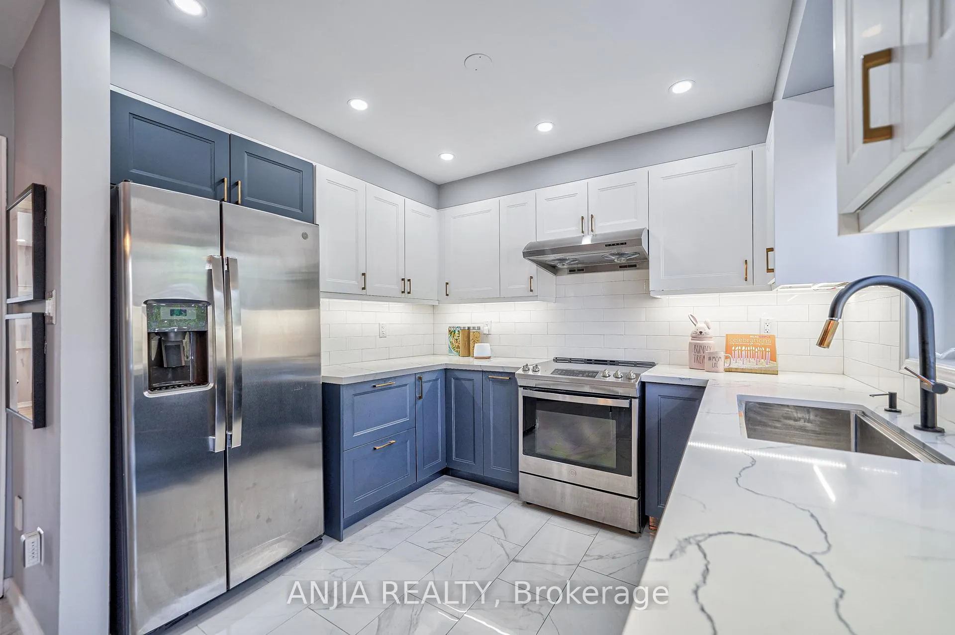Photo 21 of 60 Thoroughbred Way, Markham, Berczy — HOMEH