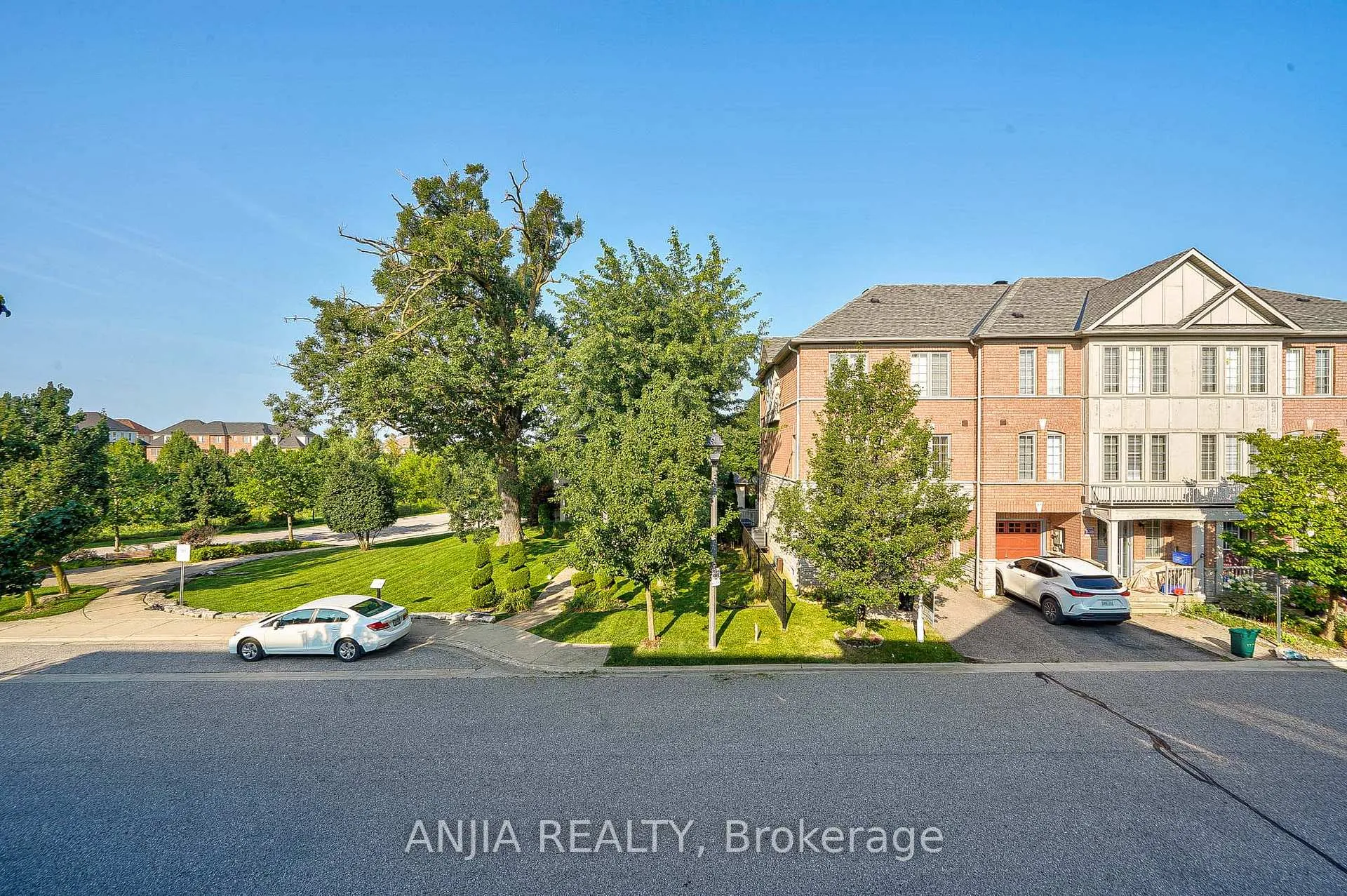 Photo 24 of 60 Thoroughbred Way, Markham, Berczy — HOMEH