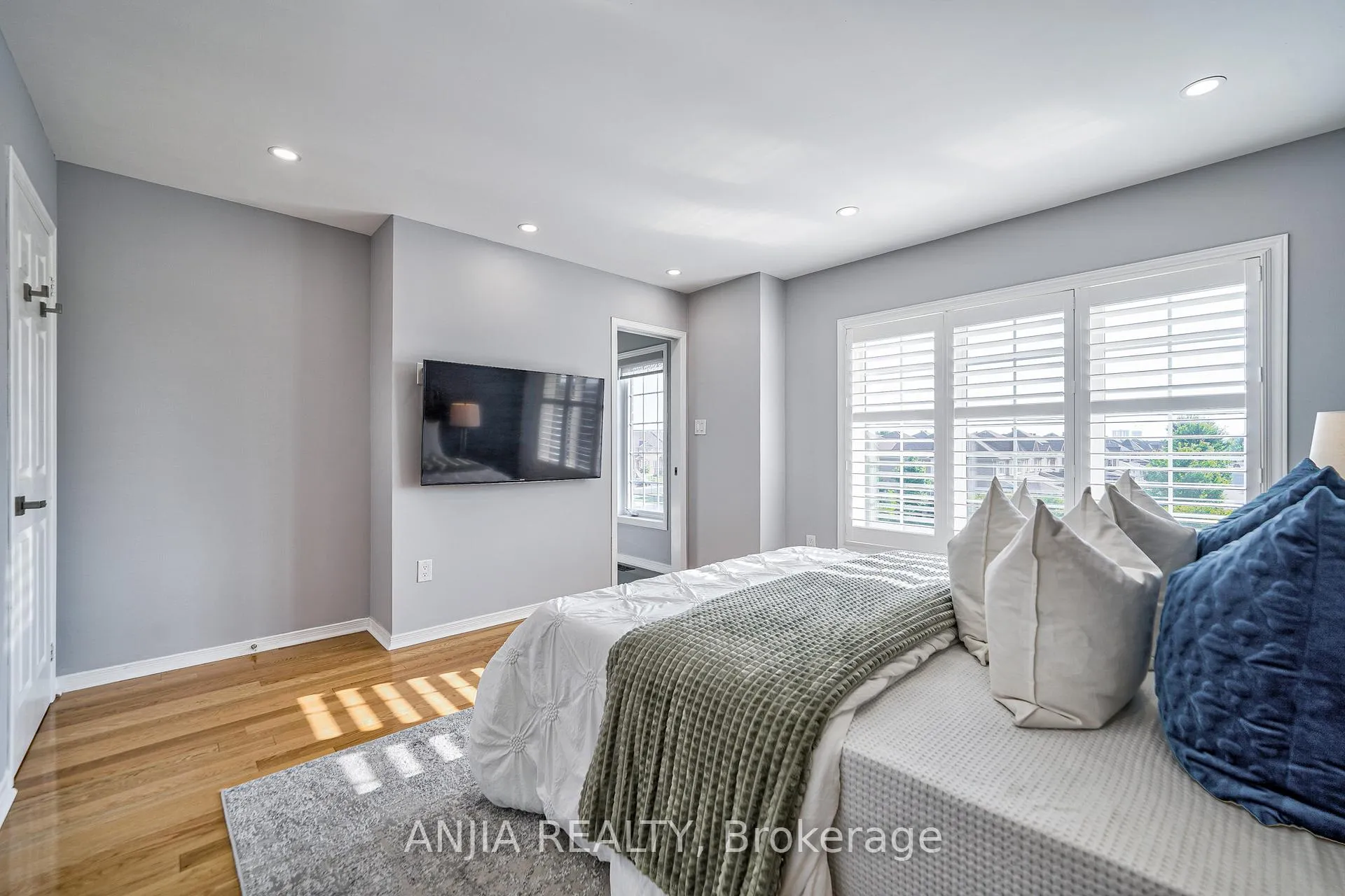 Photo 30 of 60 Thoroughbred Way, Markham, Berczy — HOMEH