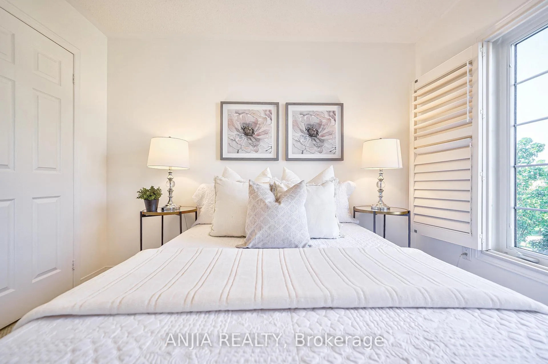 Photo 37 of 60 Thoroughbred Way, Markham, Berczy — HOMEH