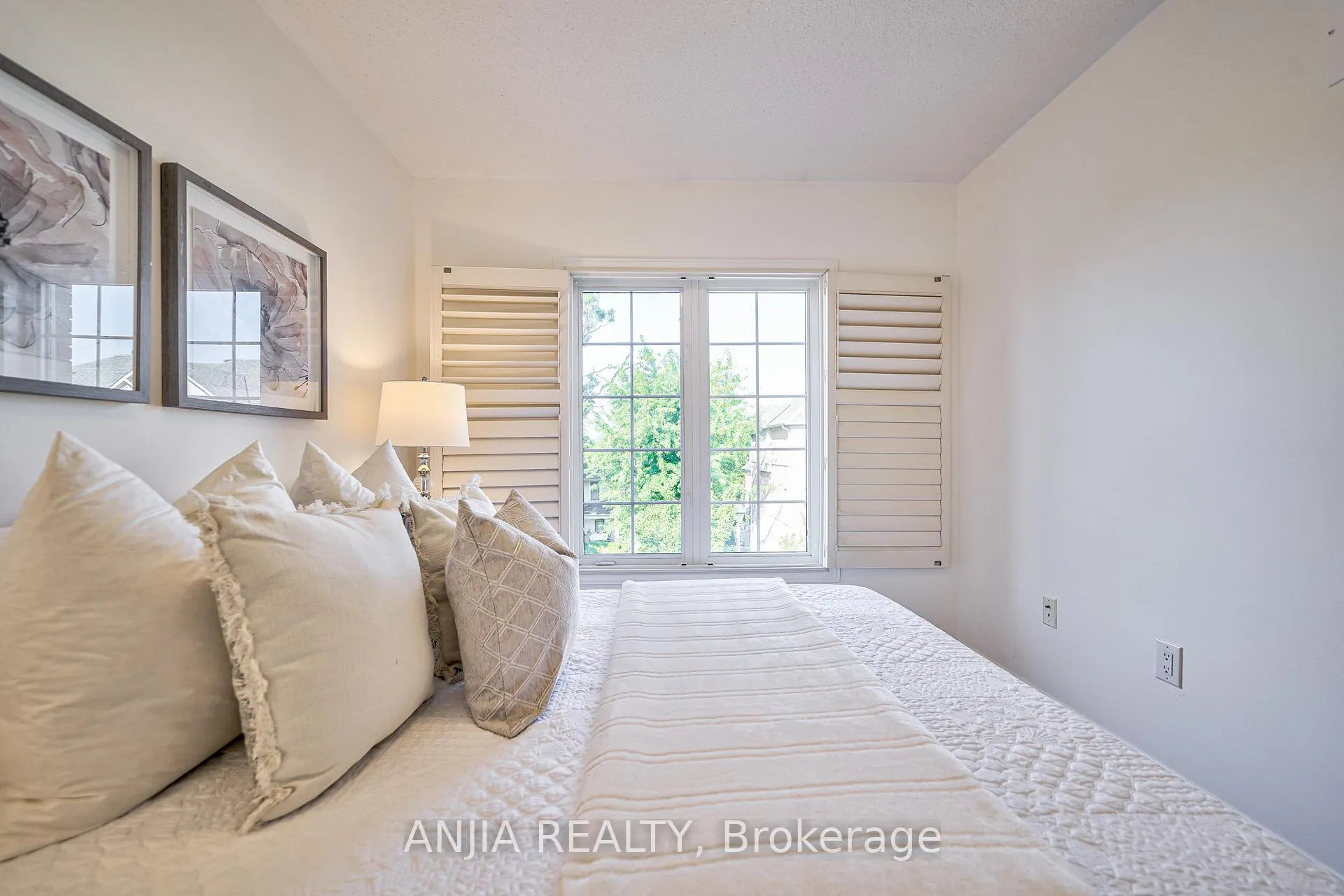 Photo 39 of 60 Thoroughbred Way, Markham, Berczy — HOMEH
