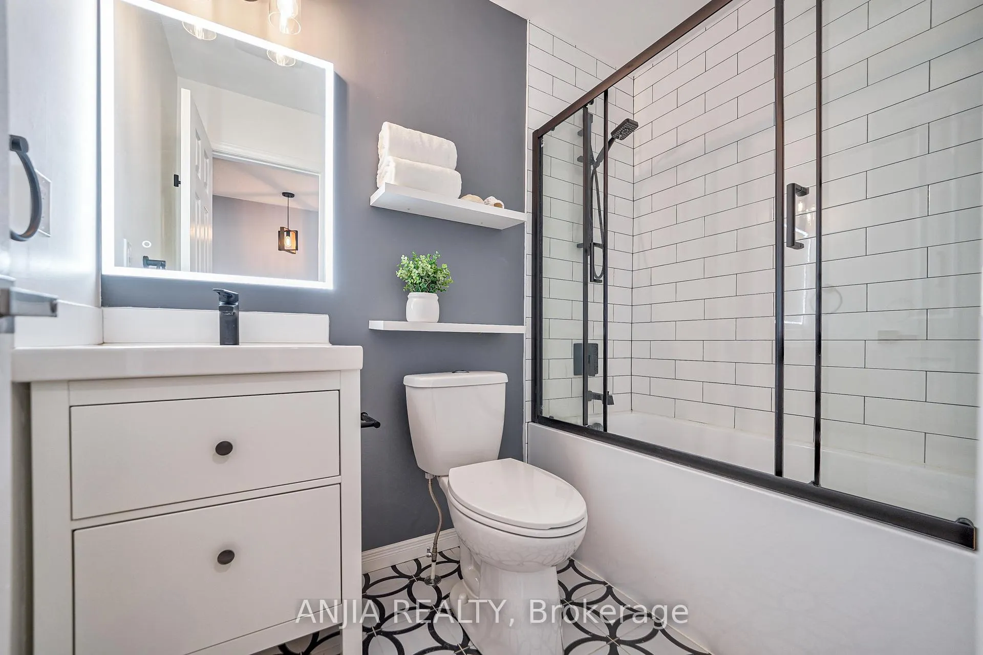 Photo 40 of 60 Thoroughbred Way, Markham, Berczy — HOMEH