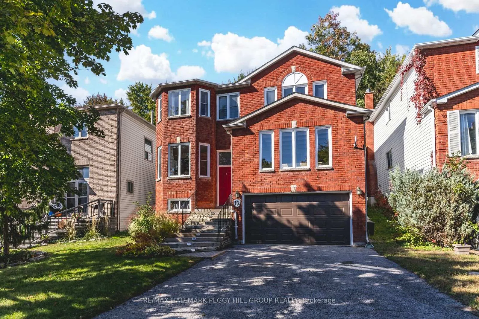 Photo 1 of 12 Moore Place, Barrie, Letitia Heights — HOMEH
