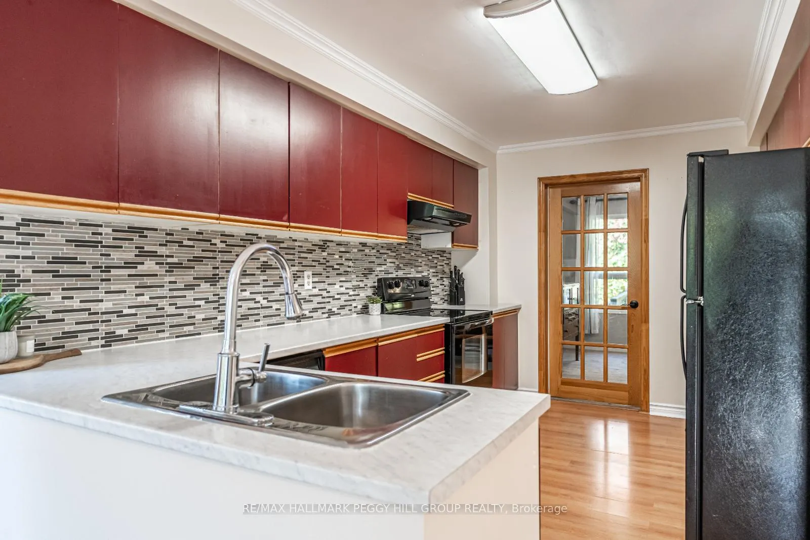 Photo 5 of 12 Moore Place, Barrie, Letitia Heights — HOMEH