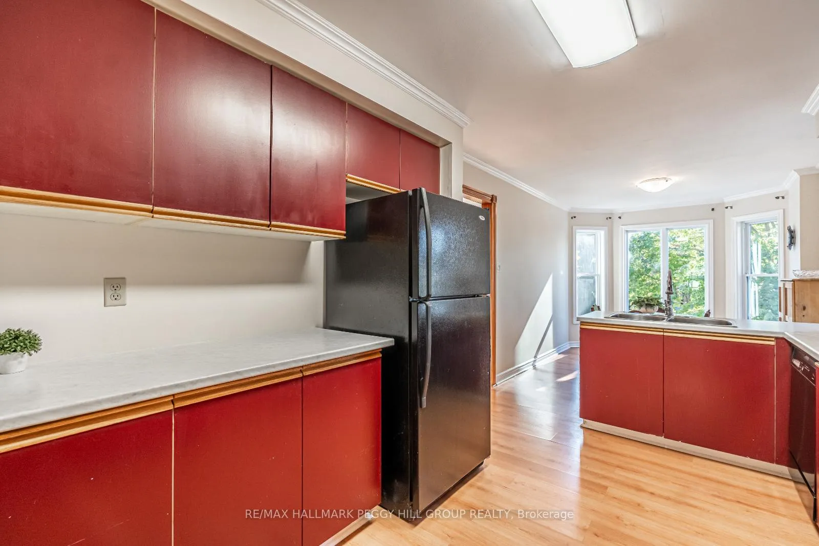 Photo 6 of 12 Moore Place, Barrie, Letitia Heights — HOMEH
