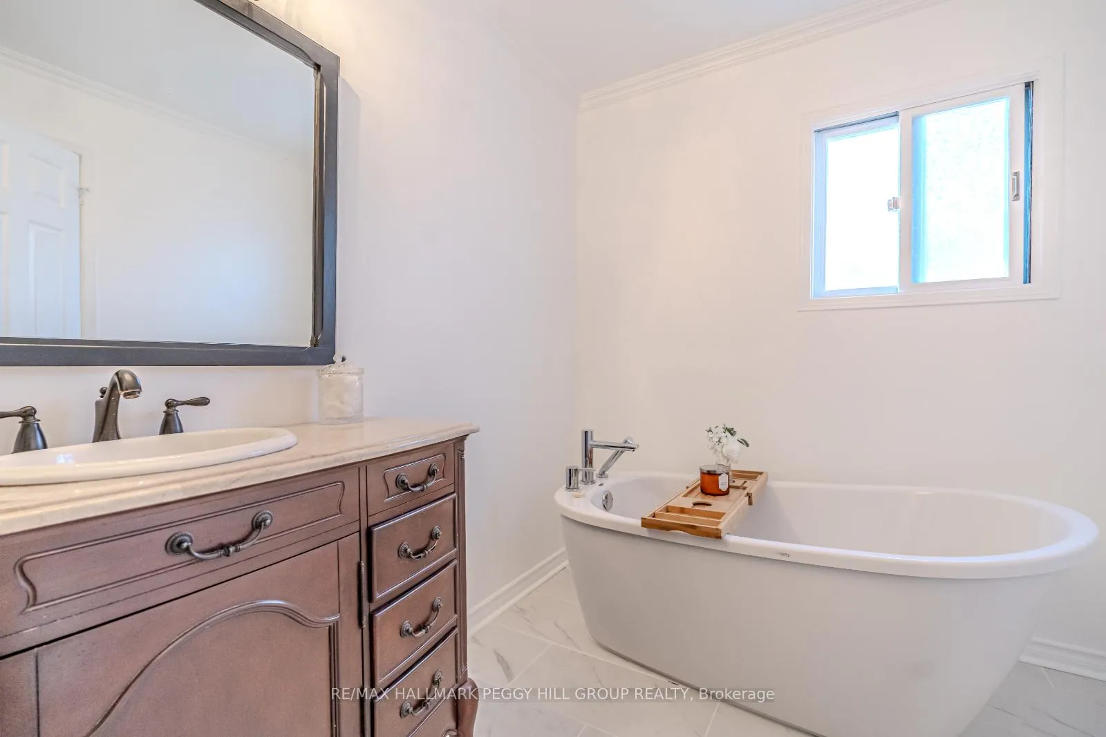 Photo 12 of 12 Moore Place, Barrie, Letitia Heights — HOMEH