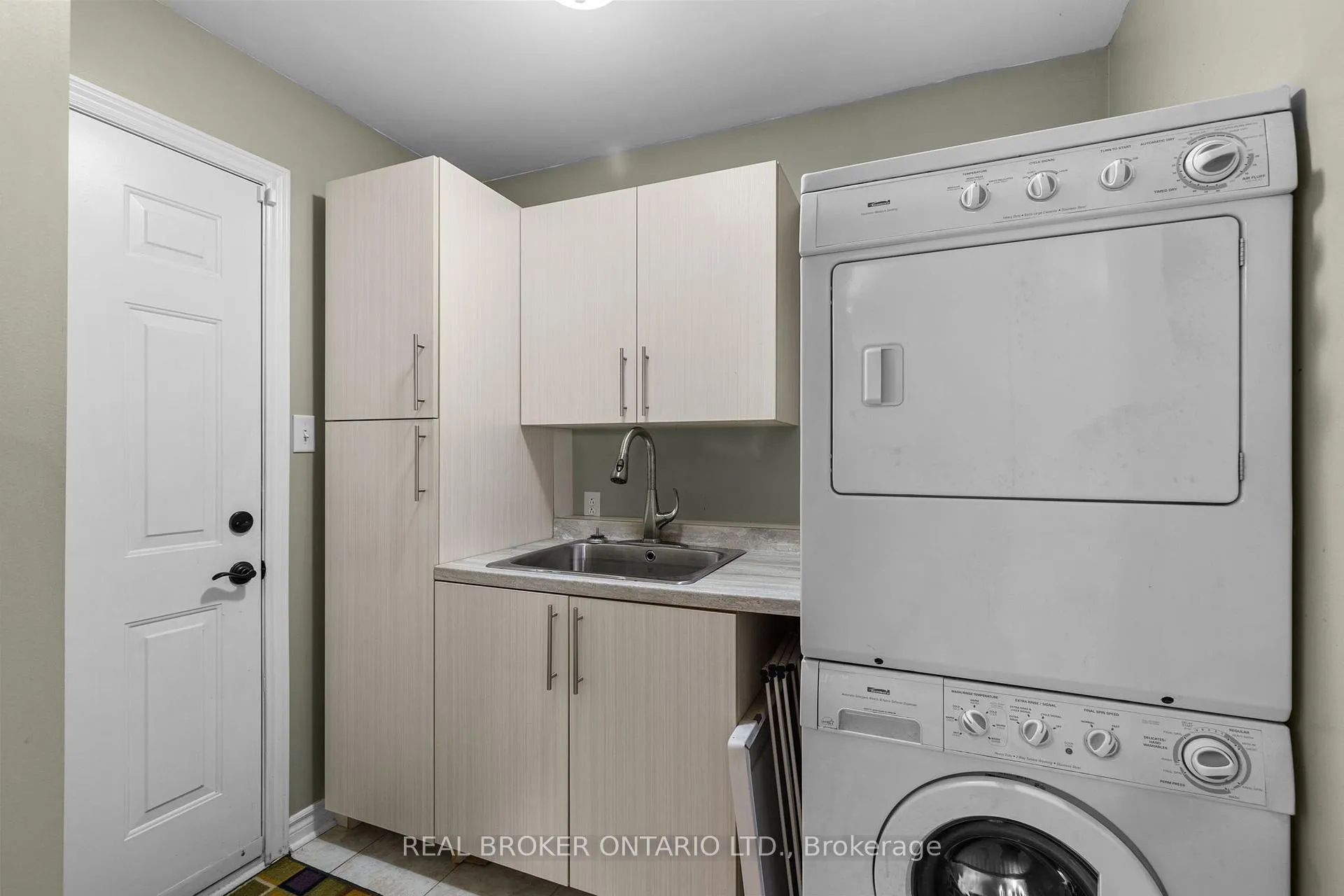 Photo 5 of 55 Stephanie Lane, Barrie, Painswick South — HOMEH