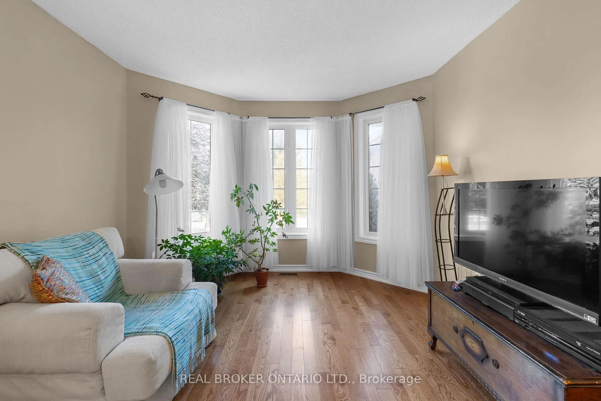 Photo 8 of 55 Stephanie Lane, Barrie, Painswick South — HOMEH