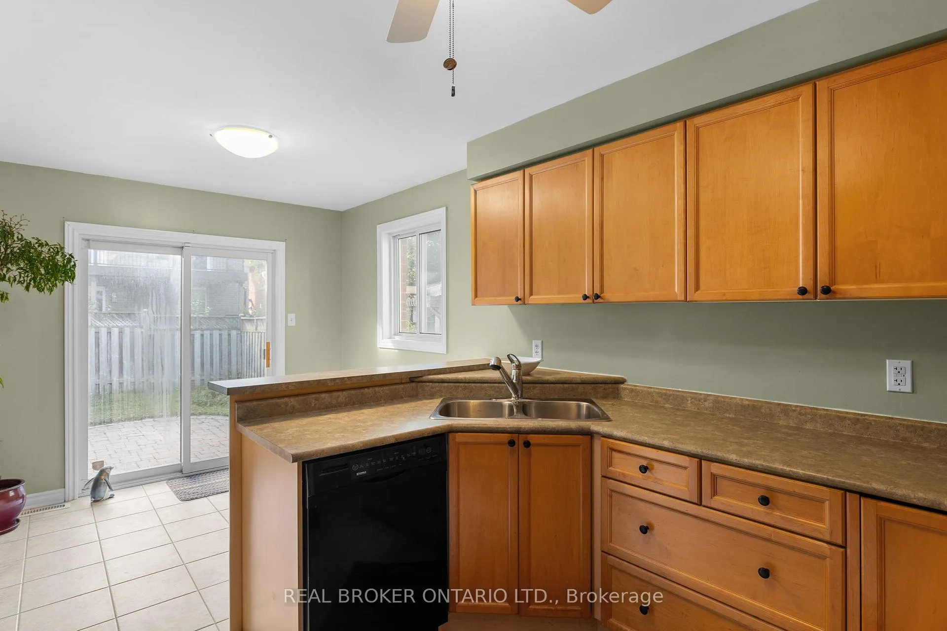 Photo 14 of 55 Stephanie Lane, Barrie, Painswick South — HOMEH