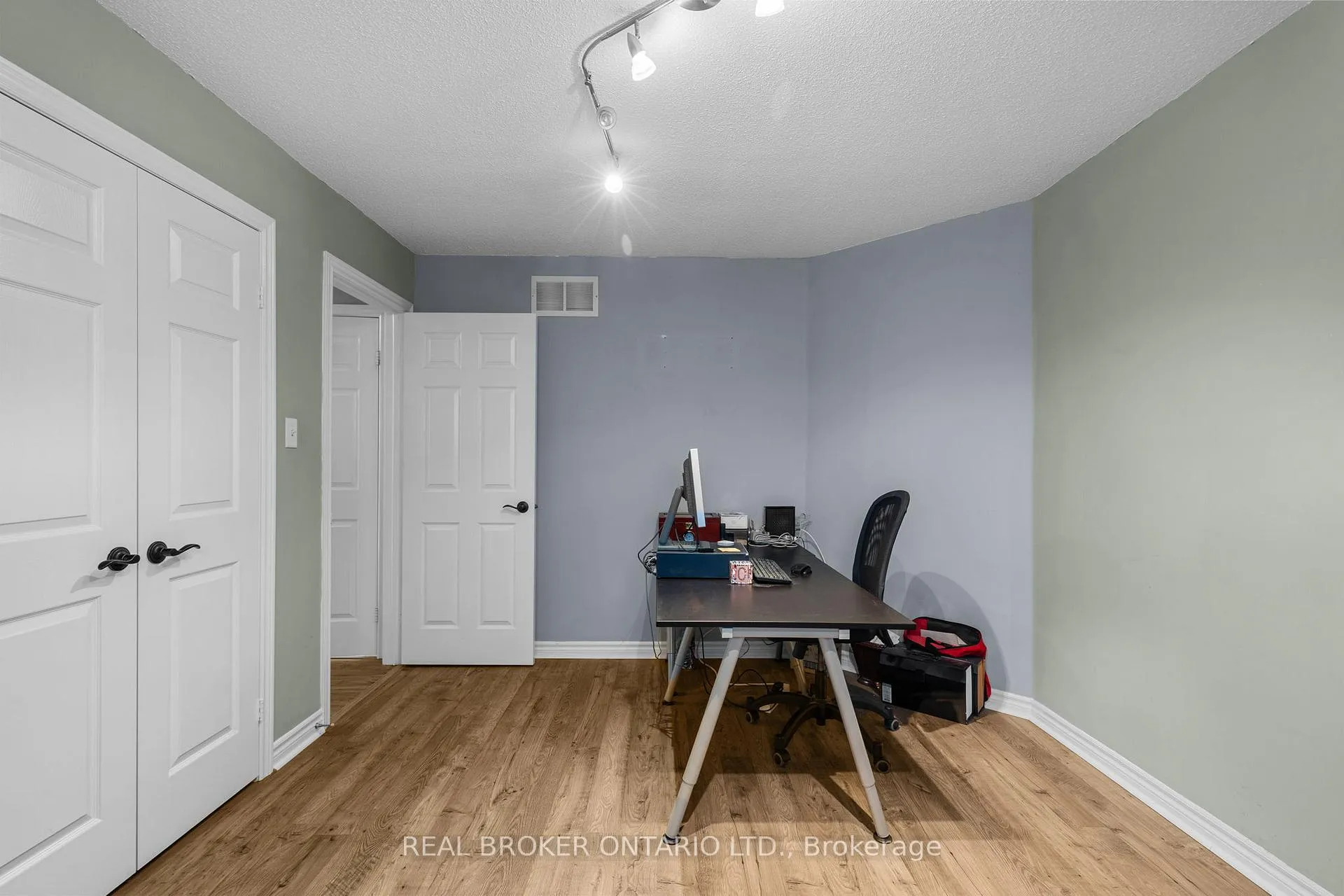 Photo 19 of 55 Stephanie Lane, Barrie, Painswick South — HOMEH