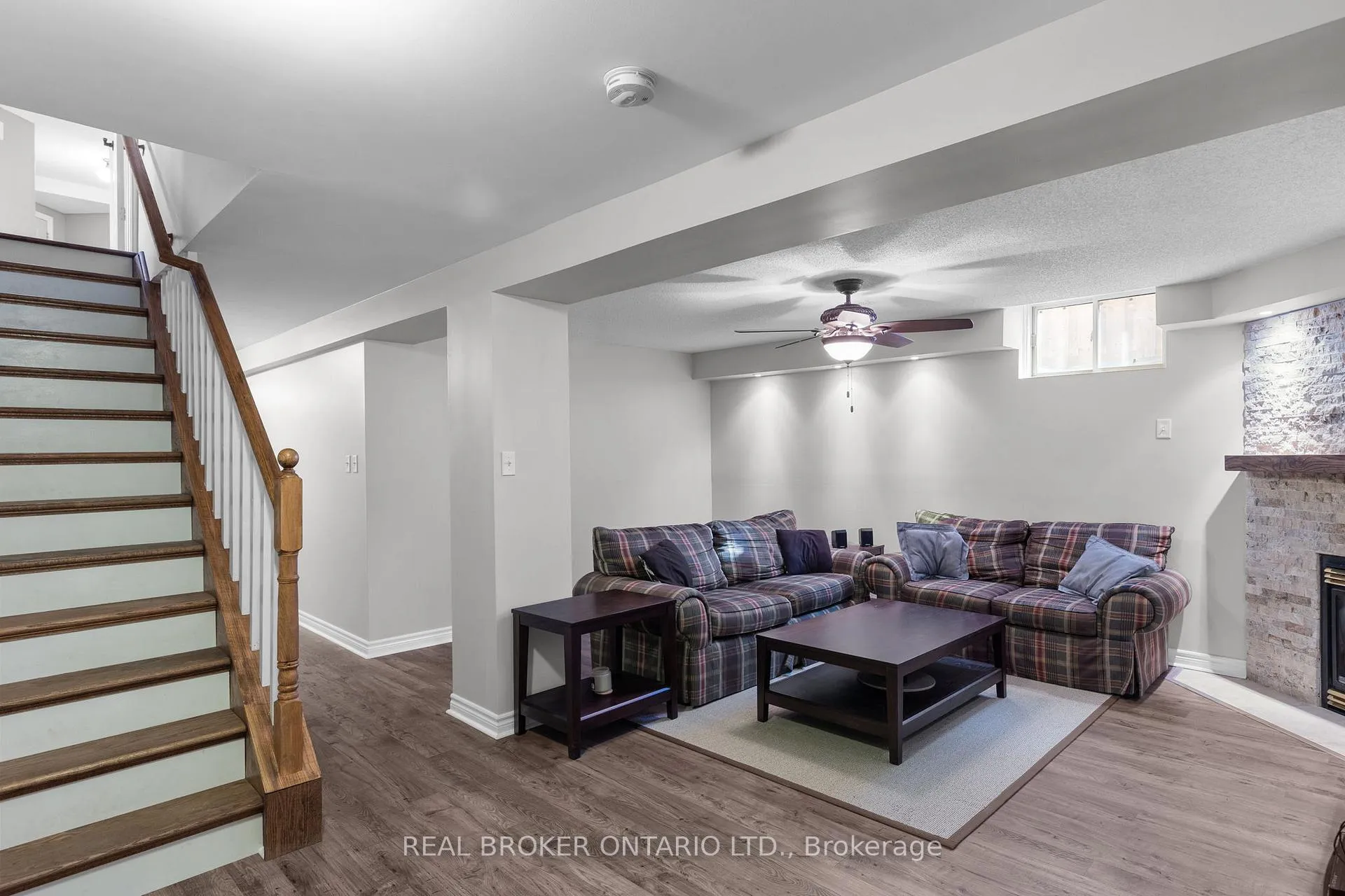 Photo 23 of 55 Stephanie Lane, Barrie, Painswick South — HOMEH