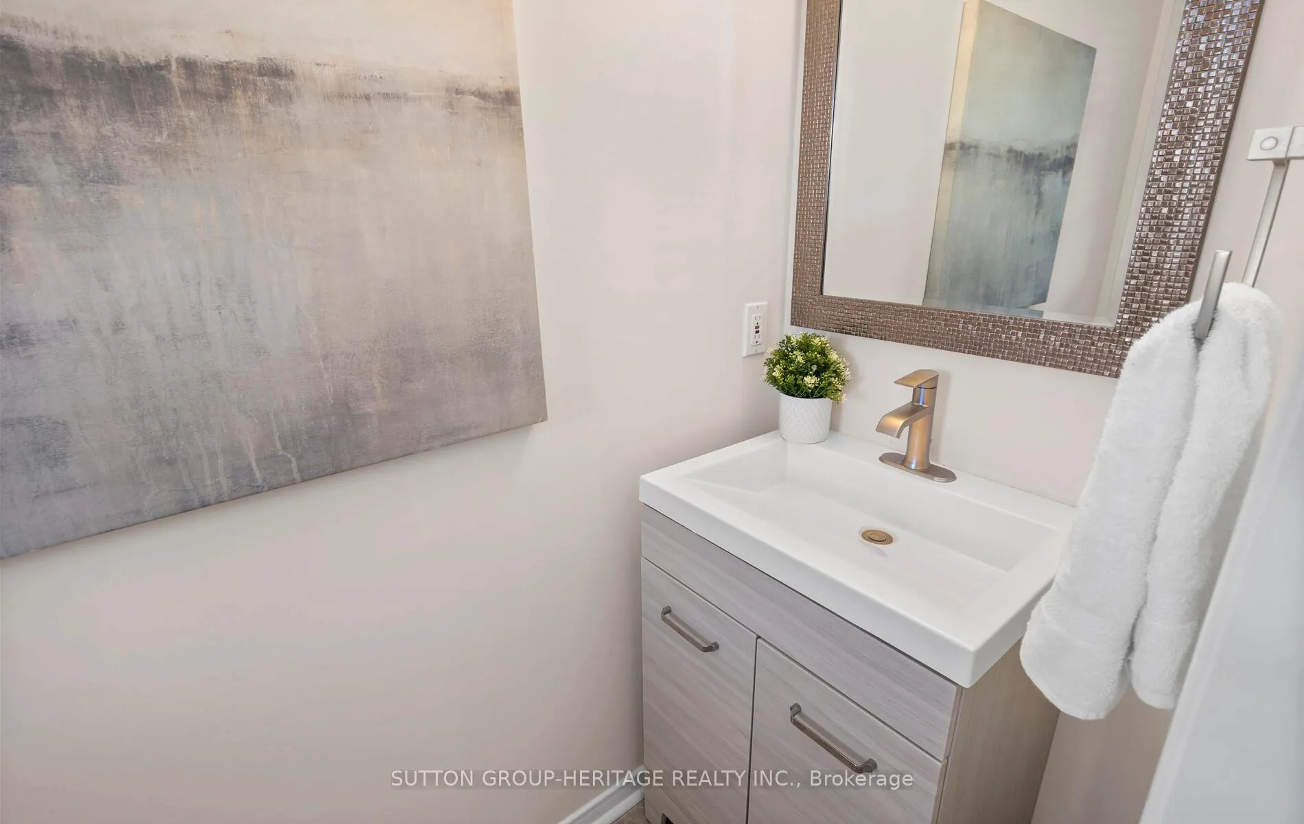 Photo 11 of 12 Mead Drive, Scugog, Port Perry — HOMEH
