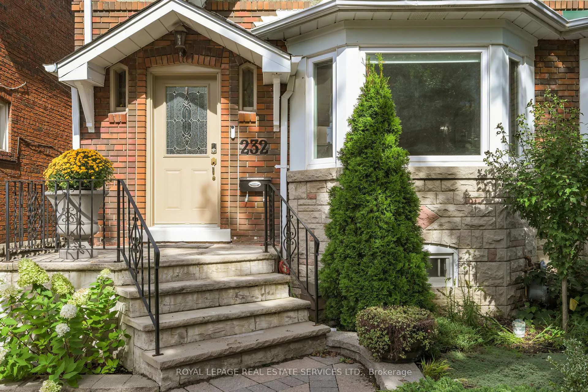 Photo 3 of 232 Fairlawn Avenue, Toronto, Lawrence Park North — HOMEH