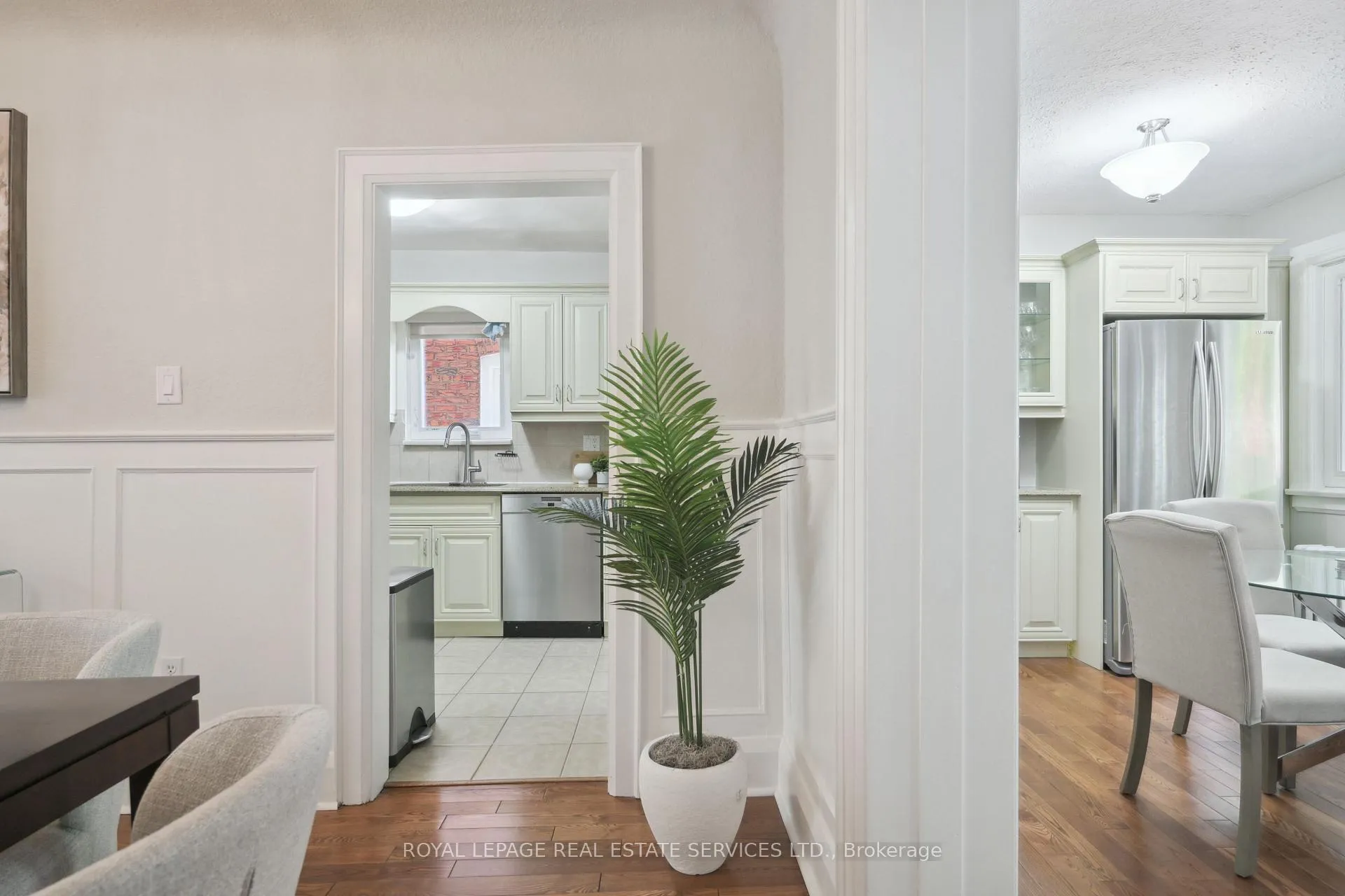 Photo 11 of 232 Fairlawn Avenue, Toronto, Lawrence Park North — HOMEH