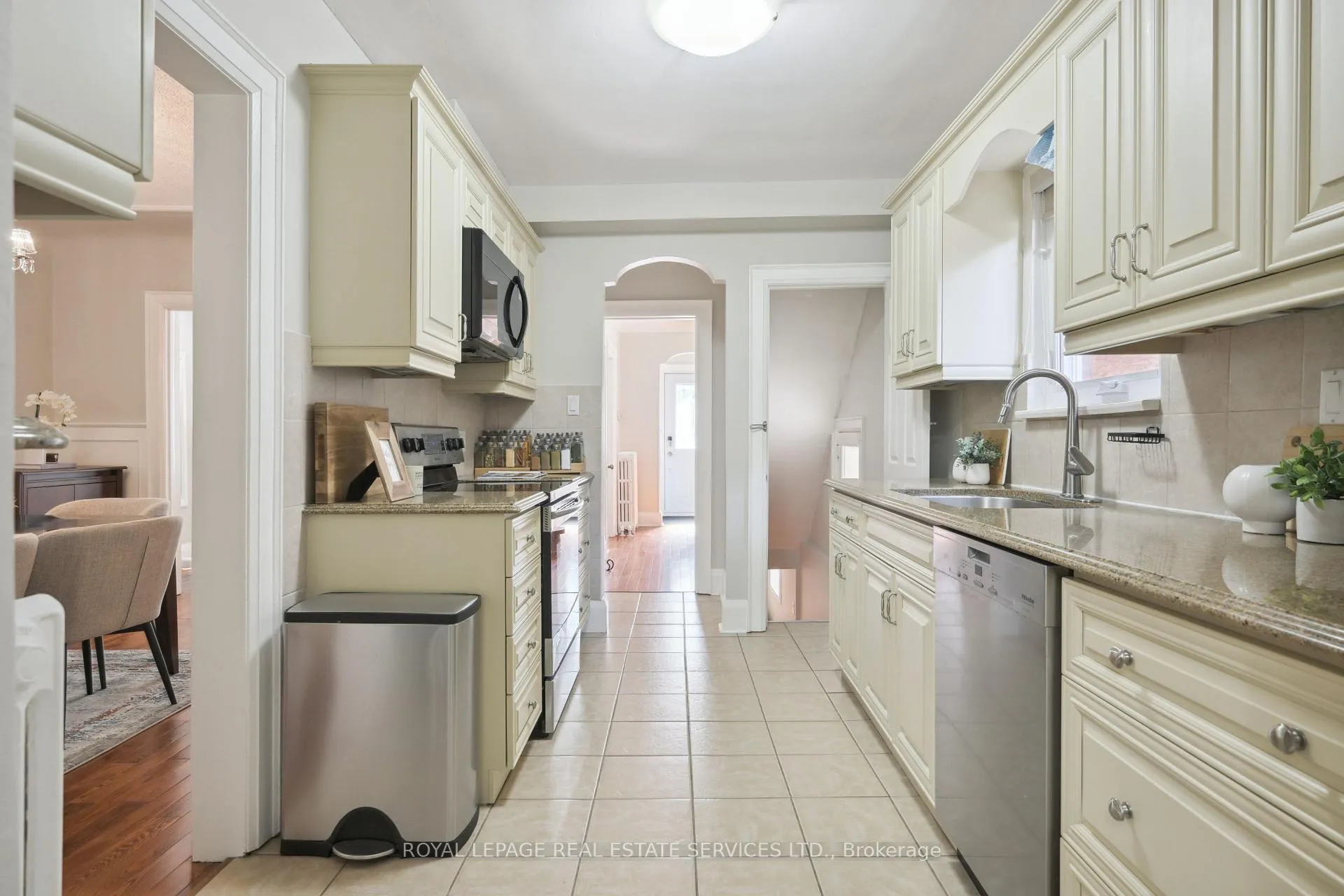 Photo 14 of 232 Fairlawn Avenue, Toronto, Lawrence Park North — HOMEH