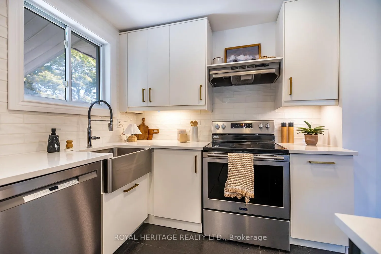 Photo 3 of 601 Willow Crescent, Cobourg — HOMEH
