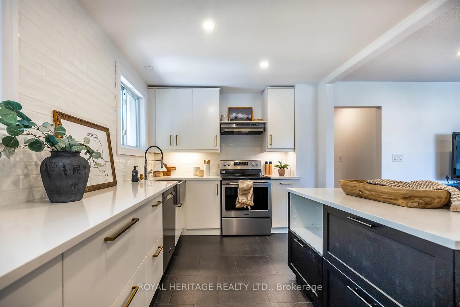 Photo 5 of 601 Willow Crescent, Cobourg — HOMEH