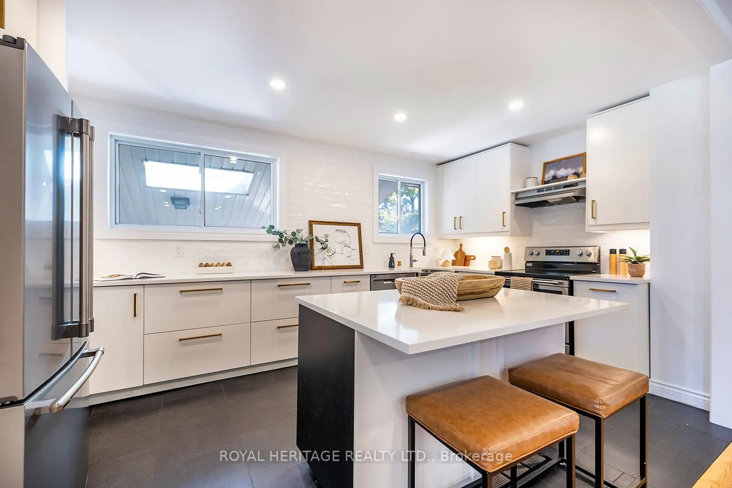 Photo 6 of 601 Willow Crescent, Cobourg — HOMEH