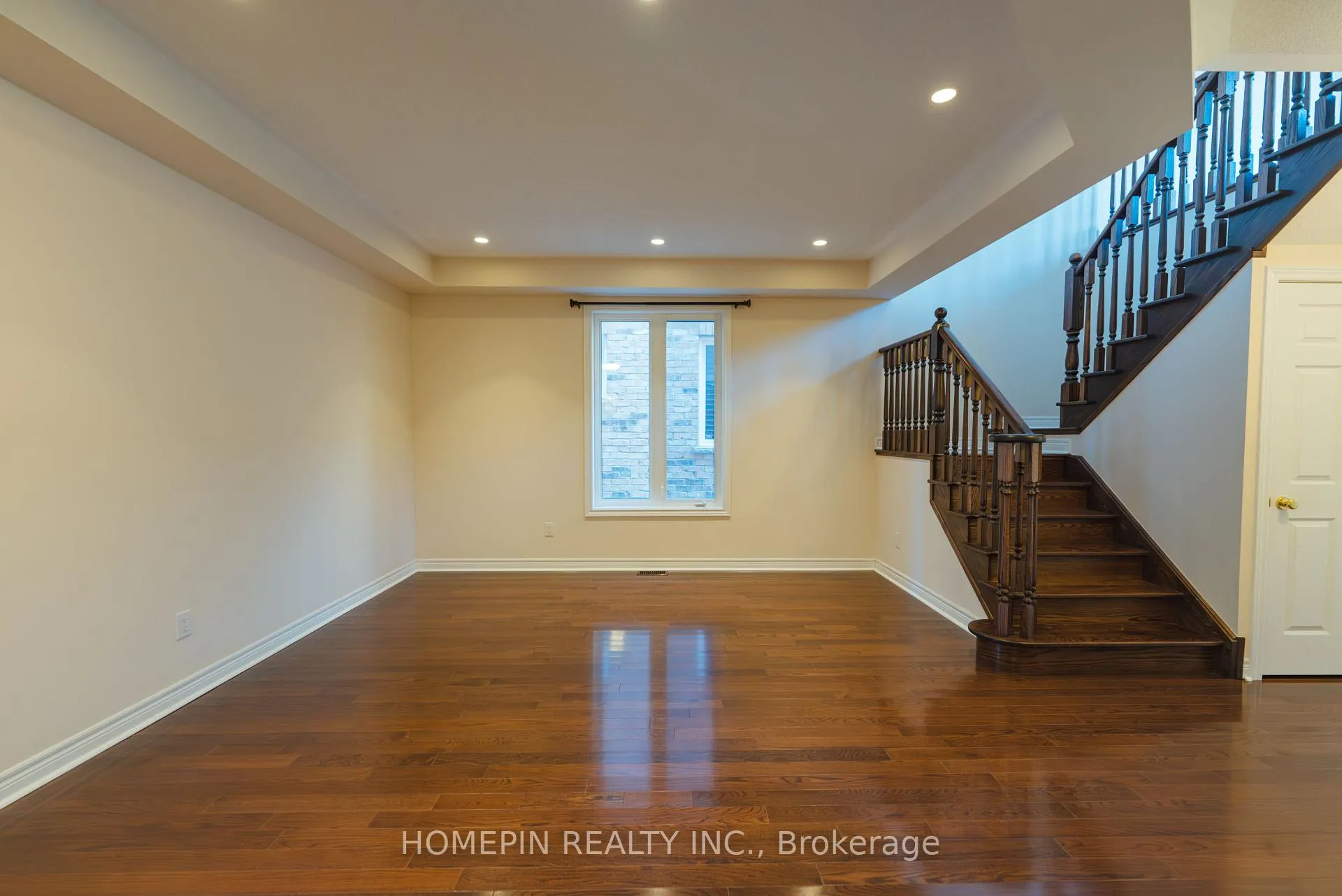 Photo 3 of 24 James Joyce Drive, Markham, Victoria Manor-Jennings Gate — HOMEH