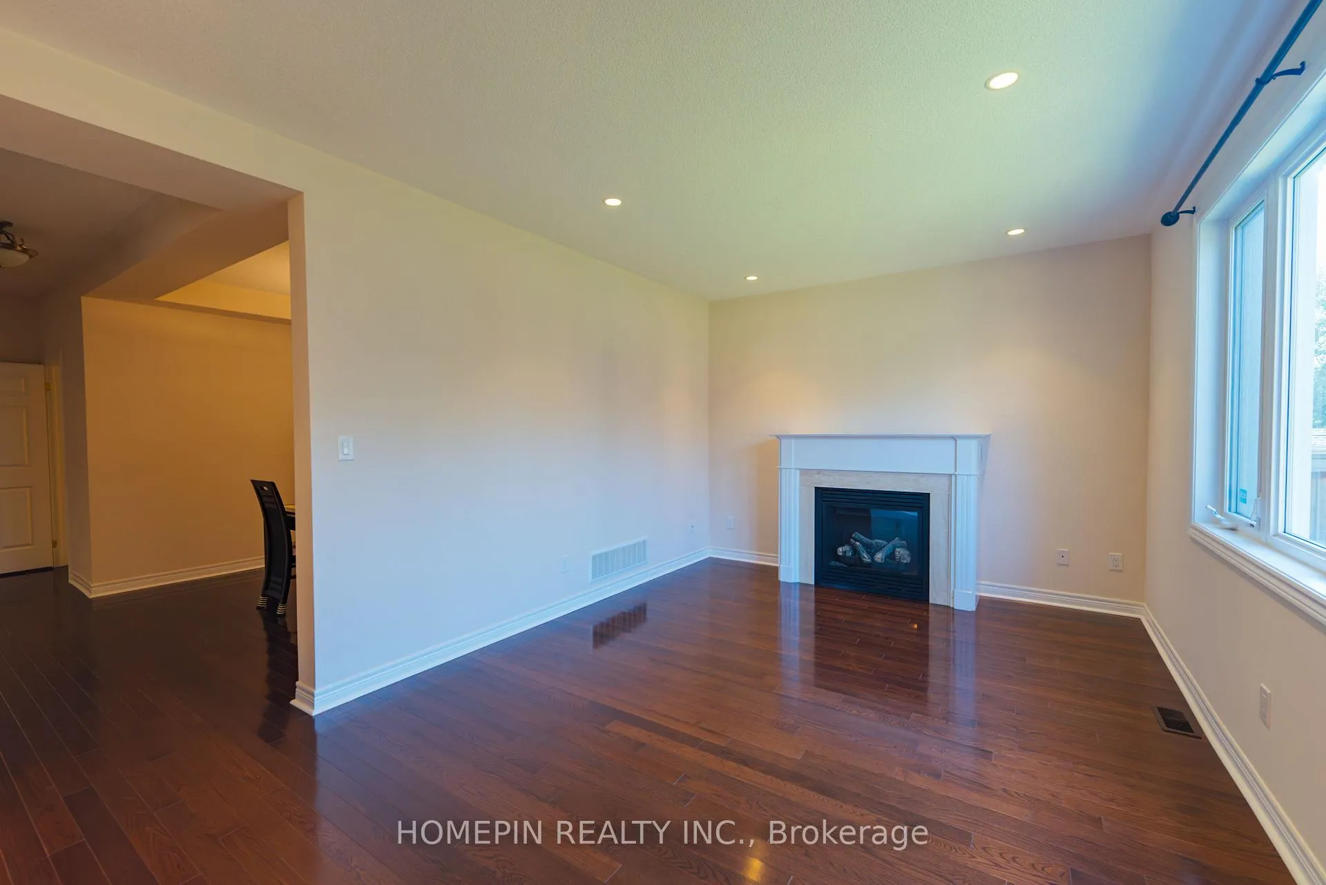 Photo 6 of 24 James Joyce Drive, Markham, Victoria Manor-Jennings Gate — HOMEH