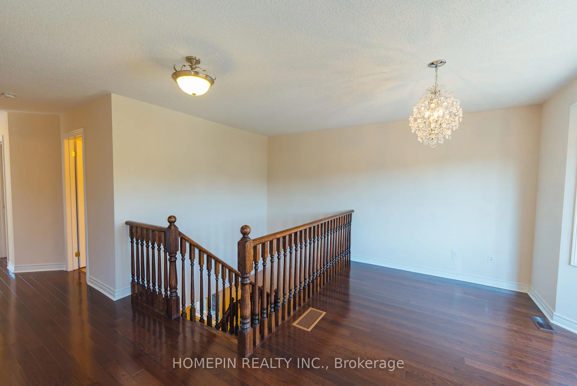 Photo 11 of 24 James Joyce Drive, Markham, Victoria Manor-Jennings Gate — HOMEH
