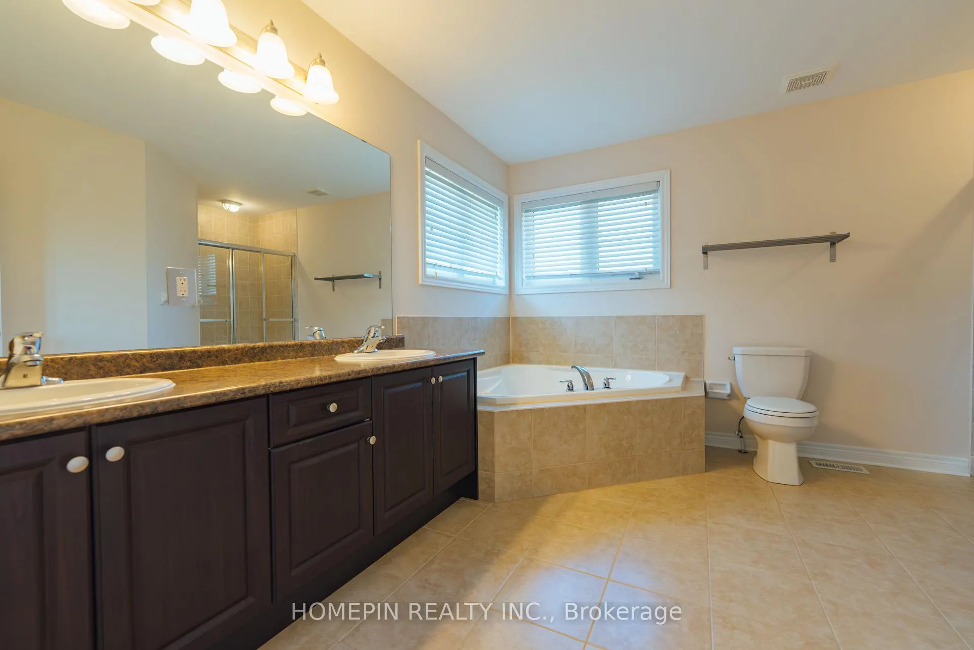 Photo 14 of 24 James Joyce Drive, Markham, Victoria Manor-Jennings Gate — HOMEH