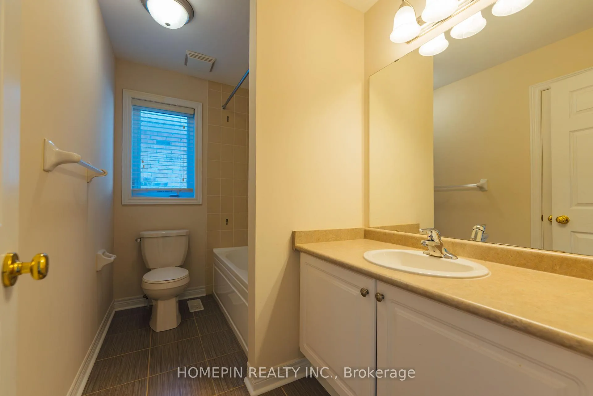 Photo 19 of 24 James Joyce Drive, Markham, Victoria Manor-Jennings Gate — HOMEH