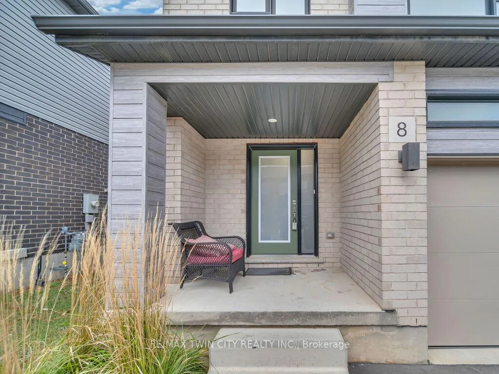 Photo 2 of 8 Pony Way, Kitchener — HOMEH