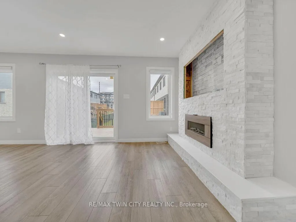 Photo 15 of 8 Pony Way, Kitchener — HOMEH